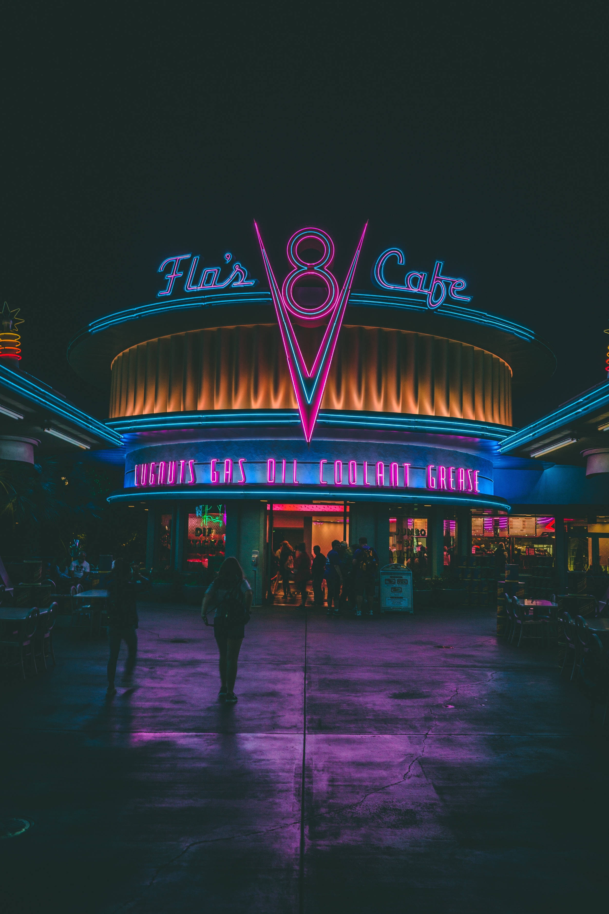 Livlig atmosfære på Flo's V8 Café i Disney California Adventure Park Bakgrunner