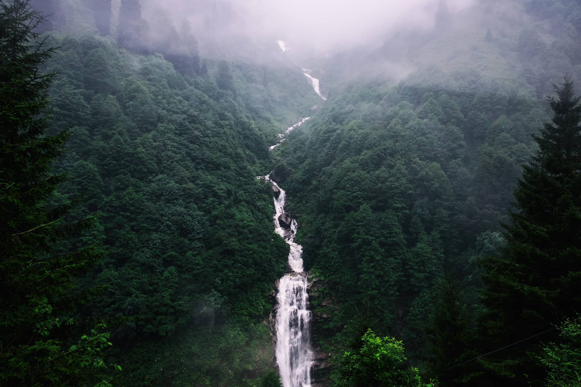Luftfoto av lang foss bakgrunnsbilde.
