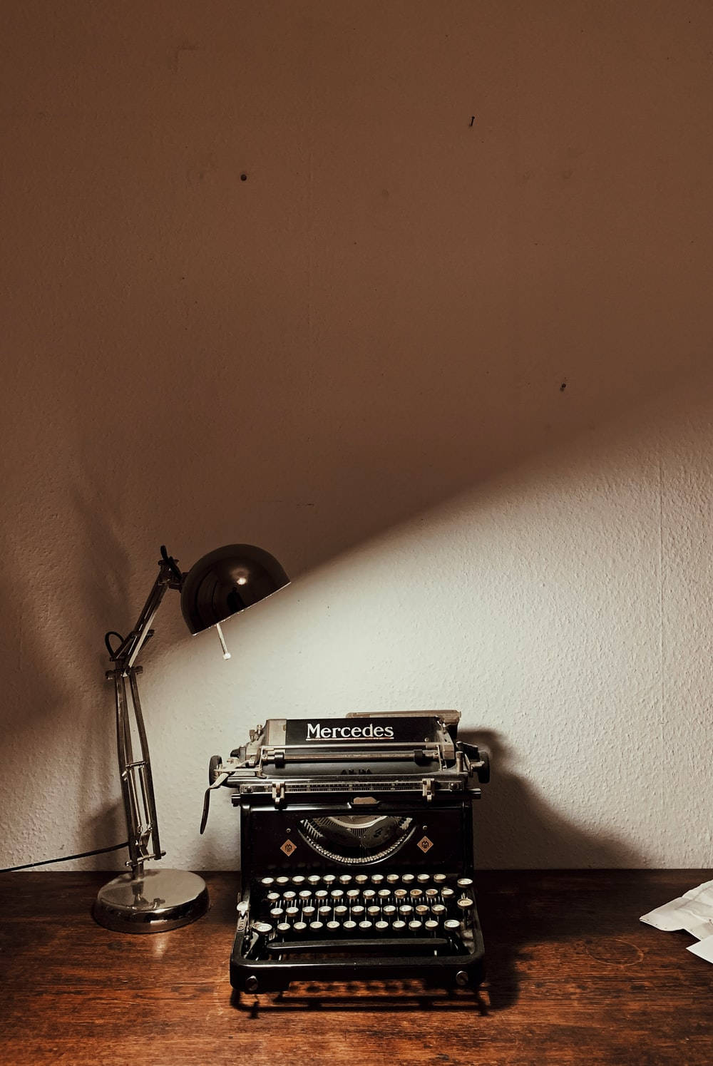Lys brun estetisk vintage skrivemaskin Bakgrunner
