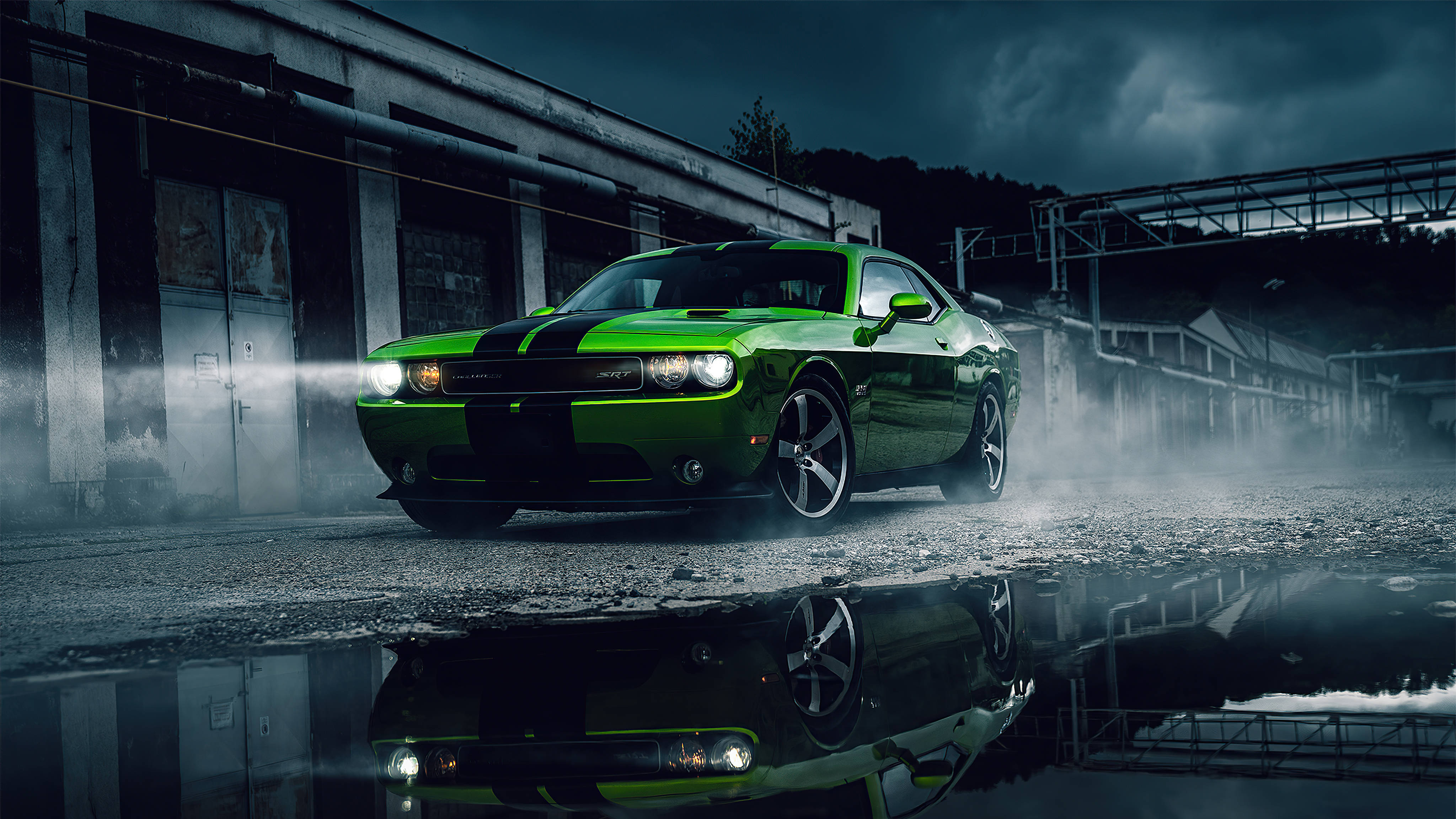 Majestetisk Dodge Challenger Demon i frodig grønt, glødende i 4K-oppløsning Bakgrunner