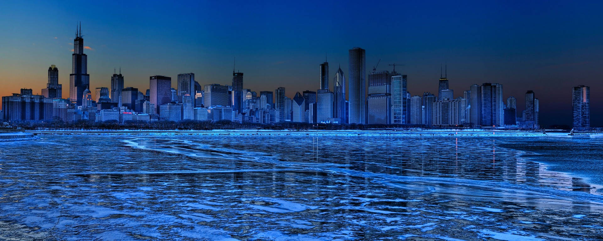 Chicago skyline på glødende blått hav dual monitor-bakgrunn