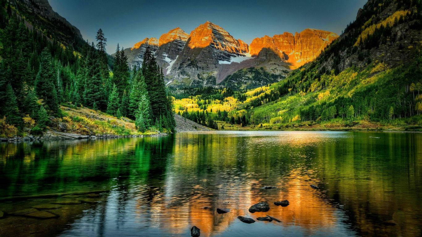 Majestetisk landskap ved Maroon Bells Lake Bakgrunner