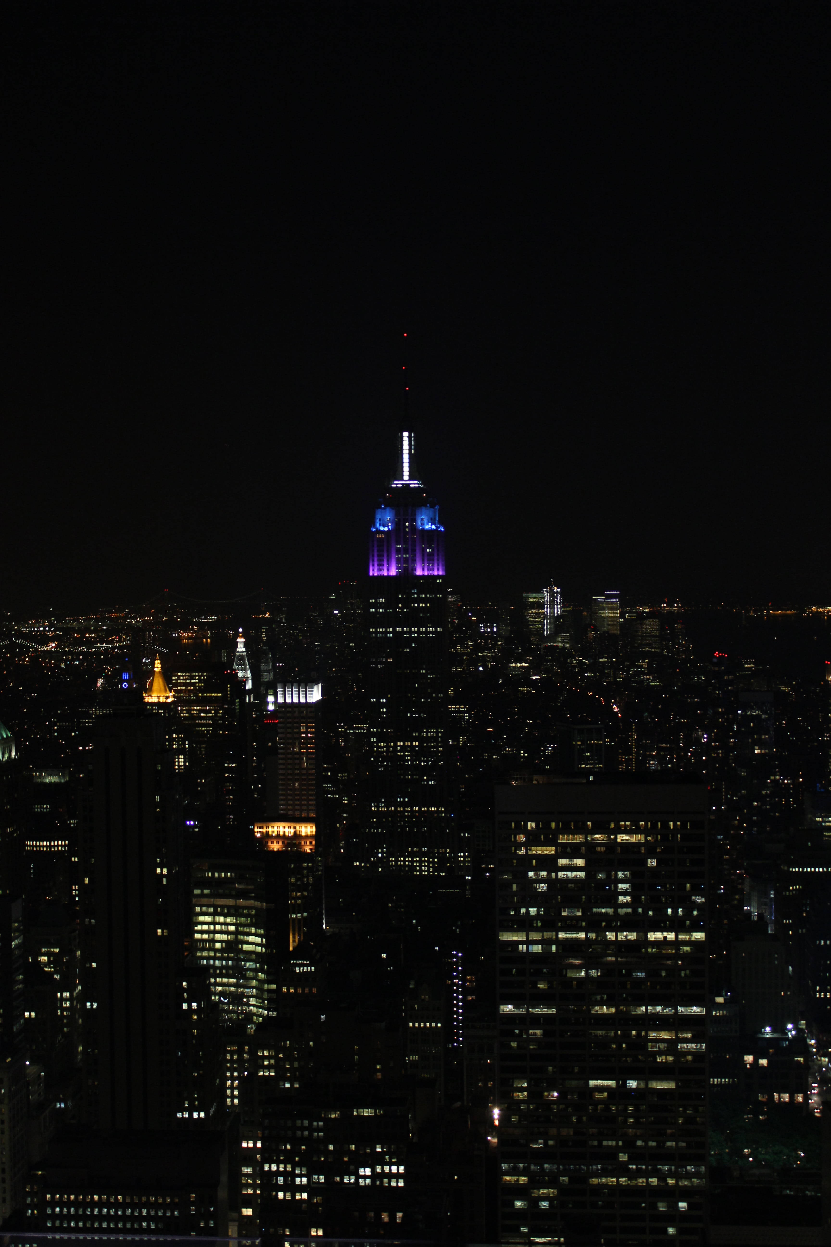 Månebelyst Silhuett av Empire State, New York om Natten som iPhone Bakgrunnsbilde Bakgrunner