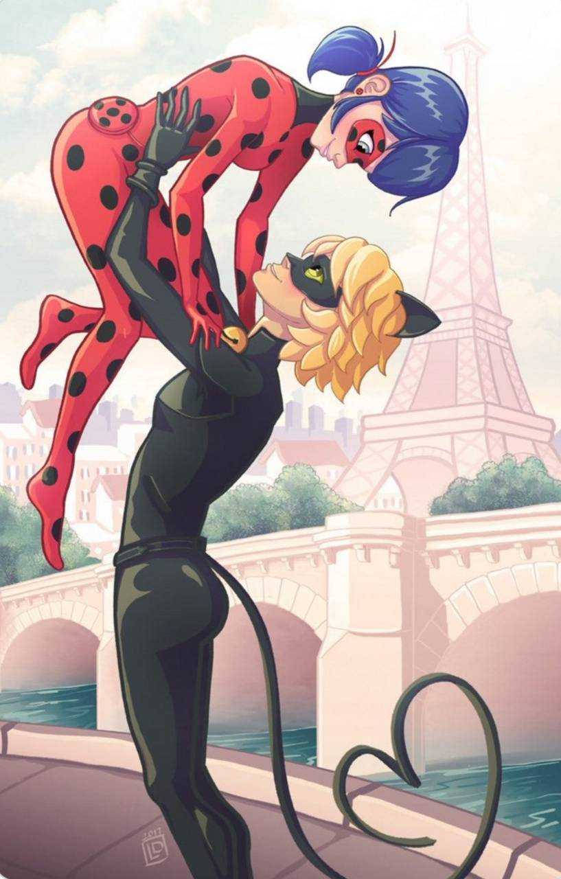 Marihøne og Cat Noir kysser i Paris Bakgrunner
