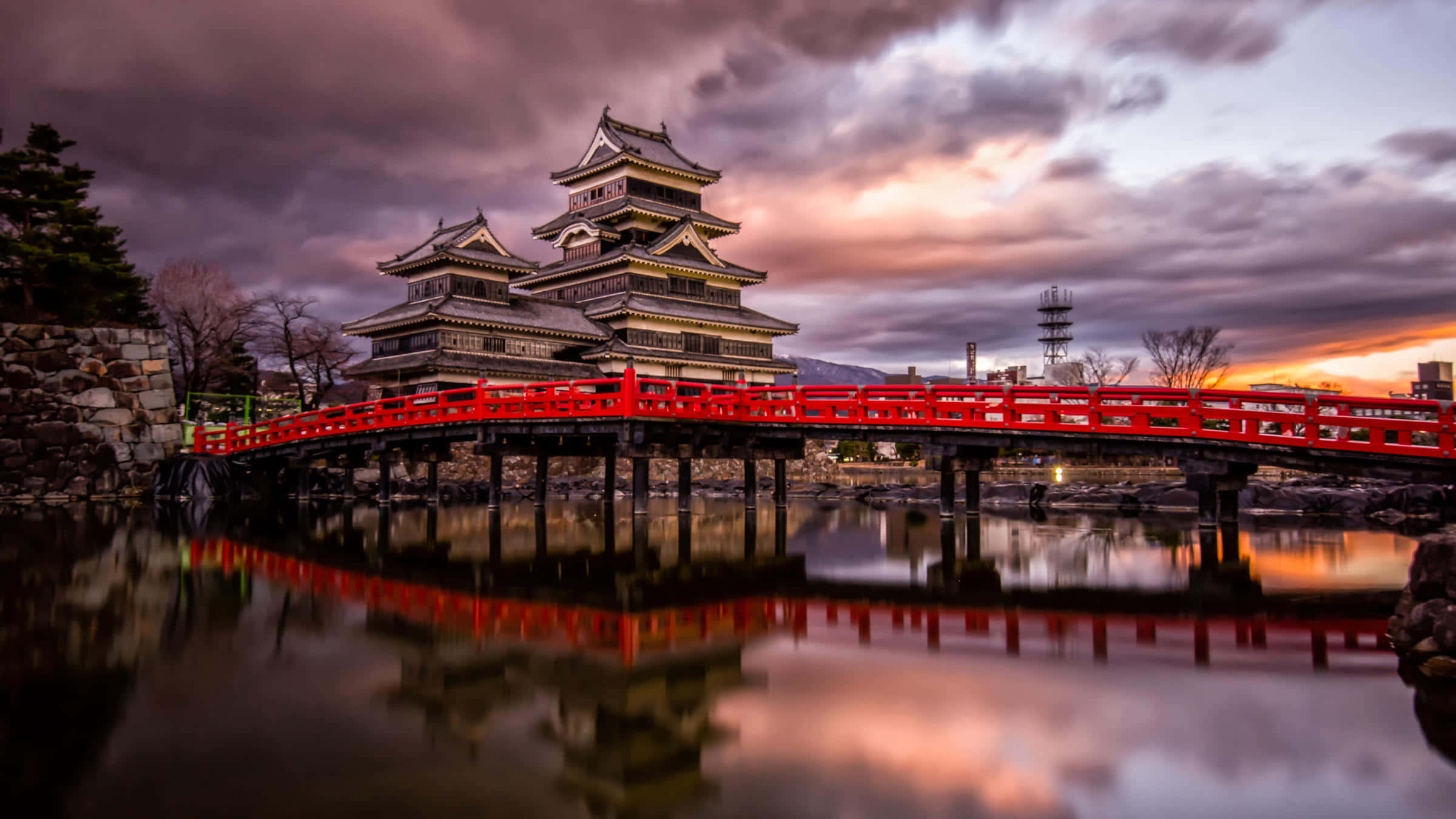 Matsumoto slott på en overskyet dag ved solnedgang Bakgrunner