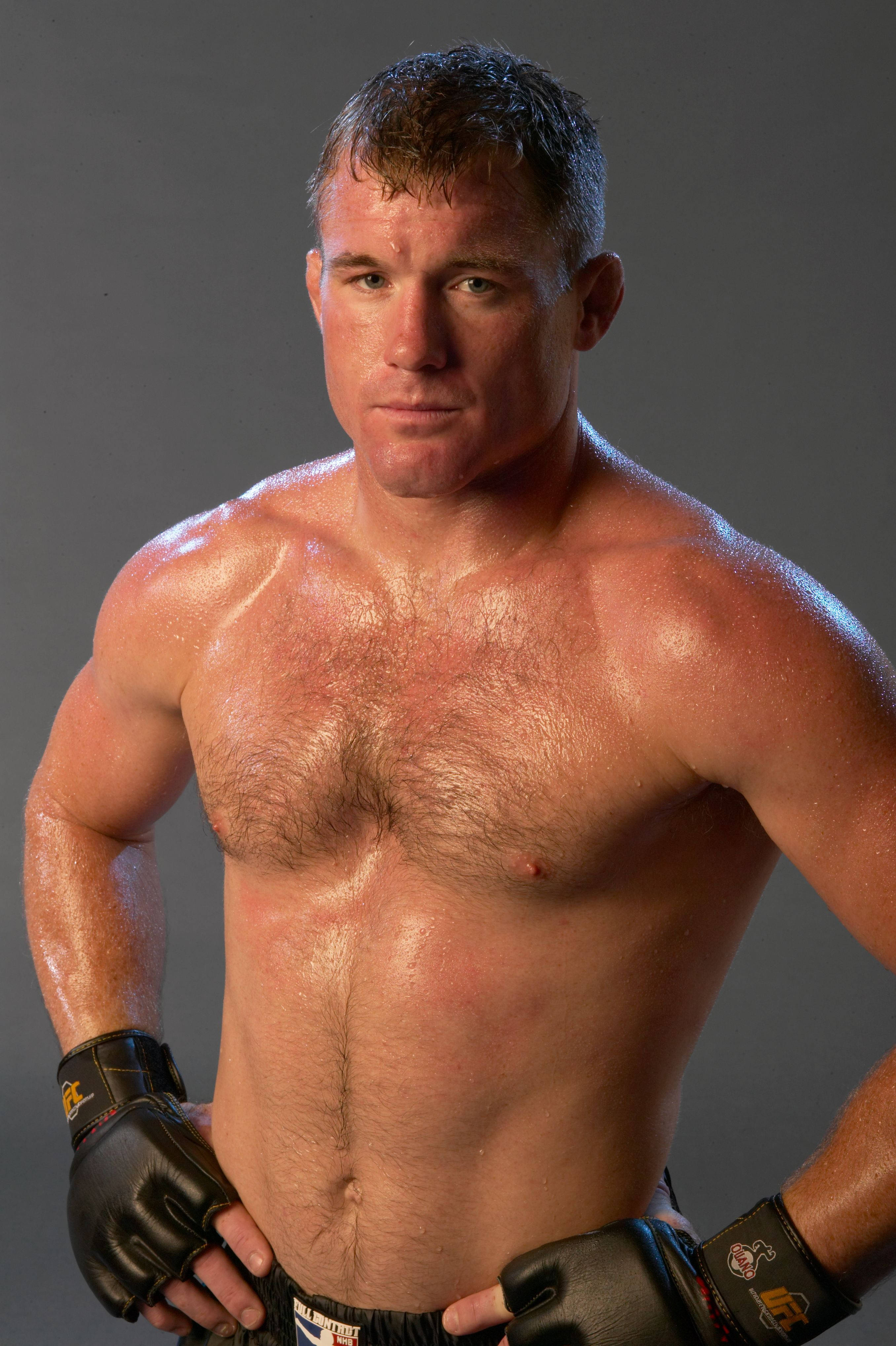 Matt Hughes portrettpositur Bakgrunner