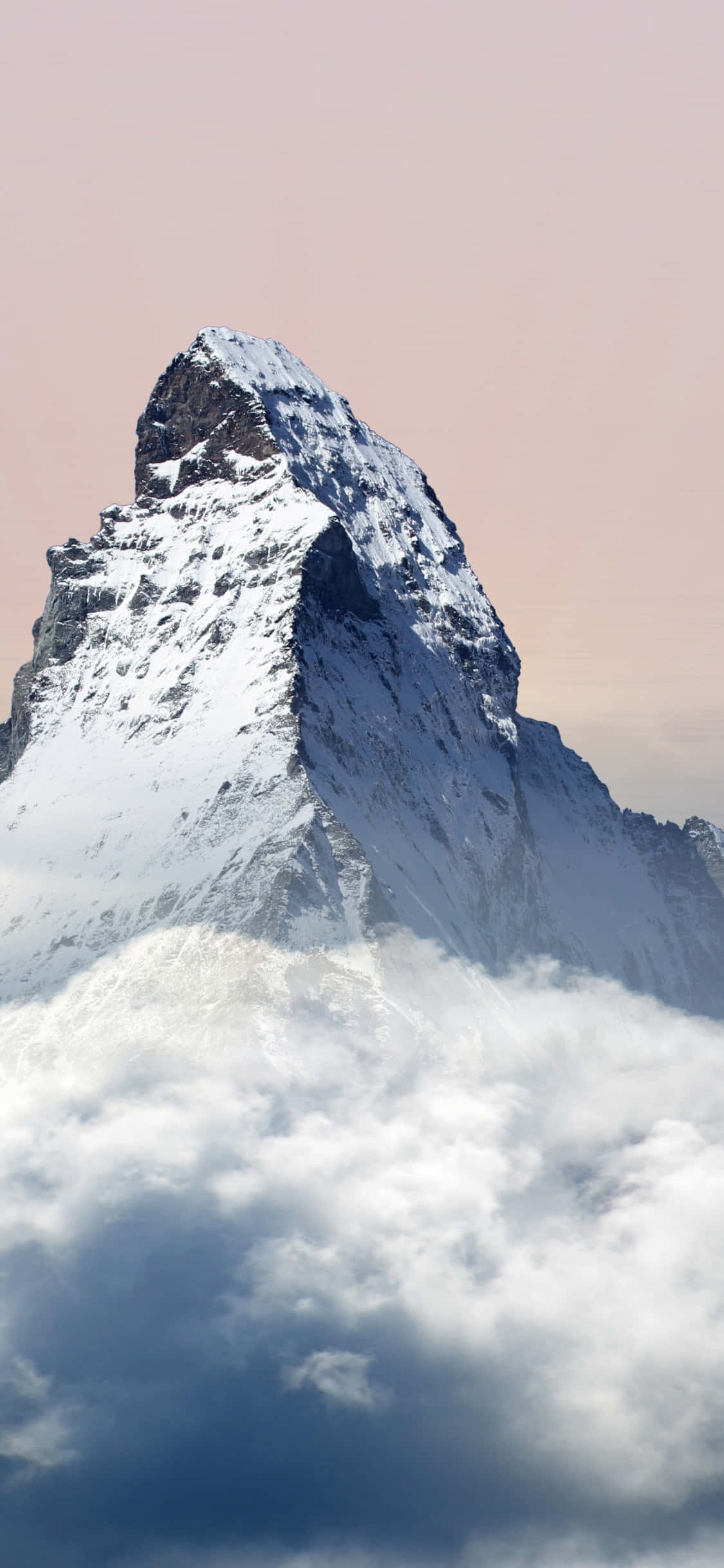 Matterhorn-fjellet over skyene Bakgrunner