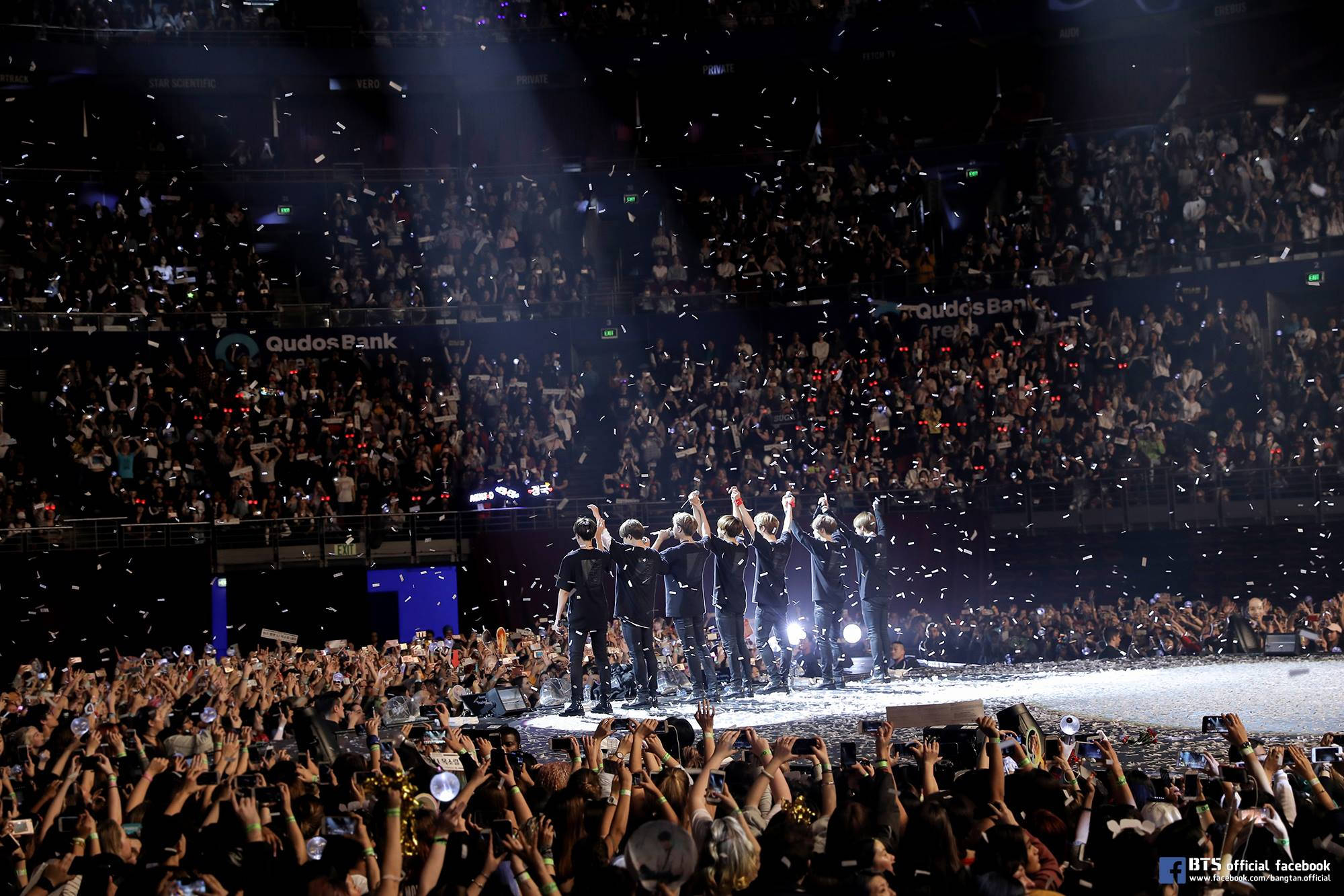 Medlemmer i sin Love Yourself BTS-konsert Bakgrunner
