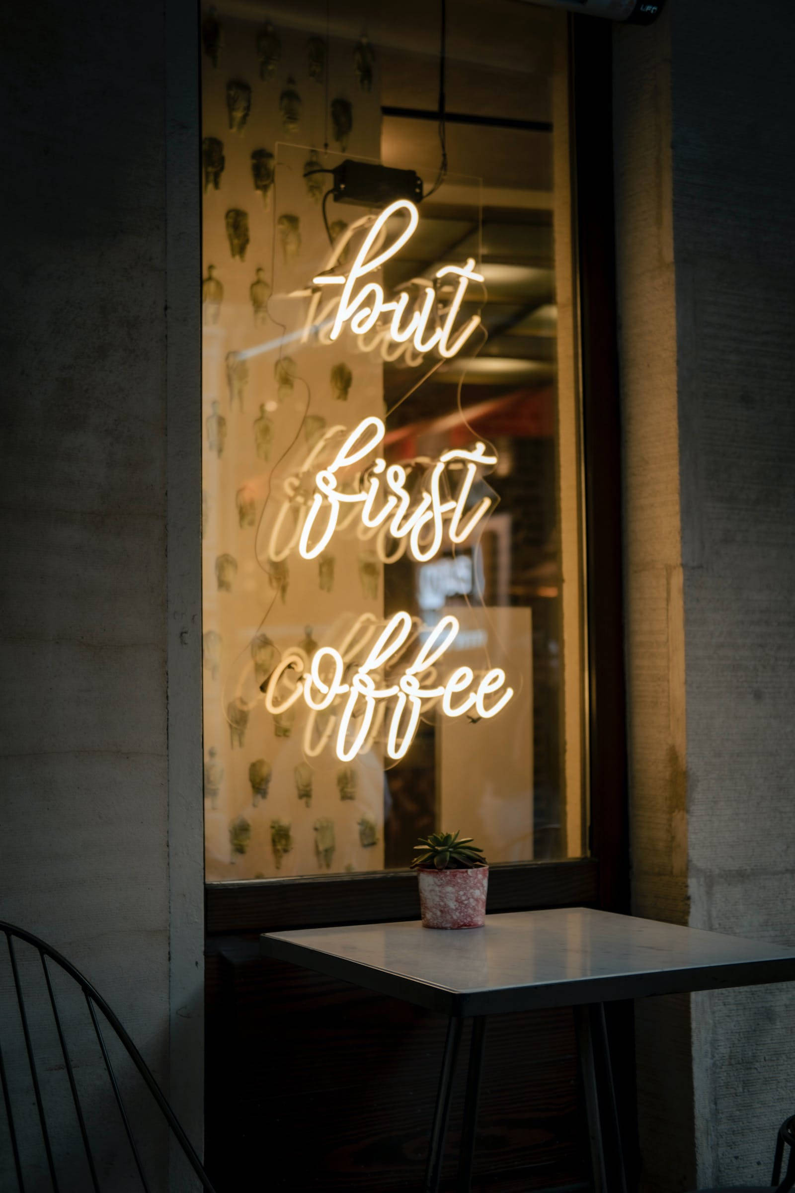 Men Først Kaffe Neon iPhone Bakgrunner