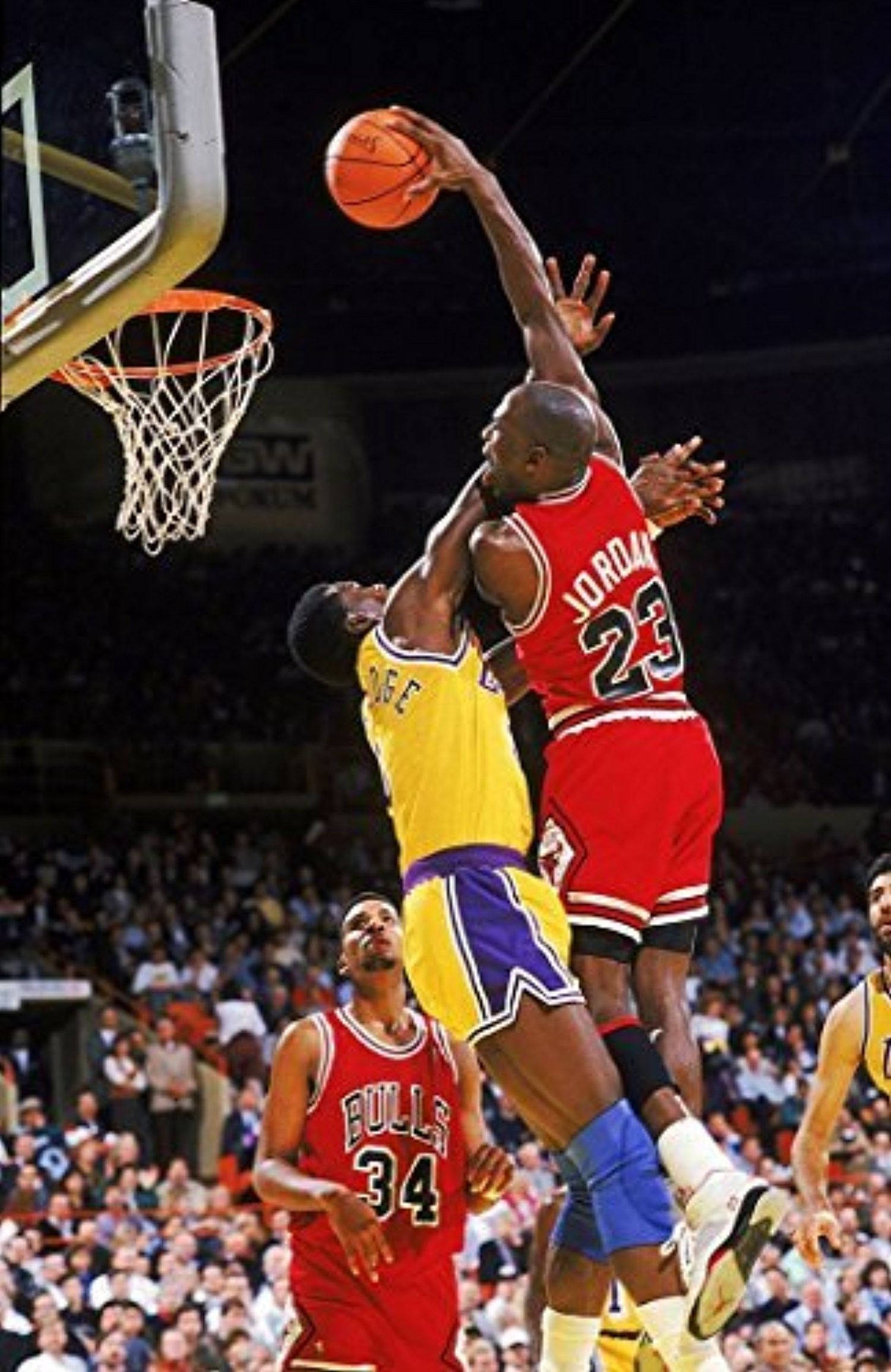 Michael Jordan kjører mot kurven for en kraftig dunk Bakgrunner