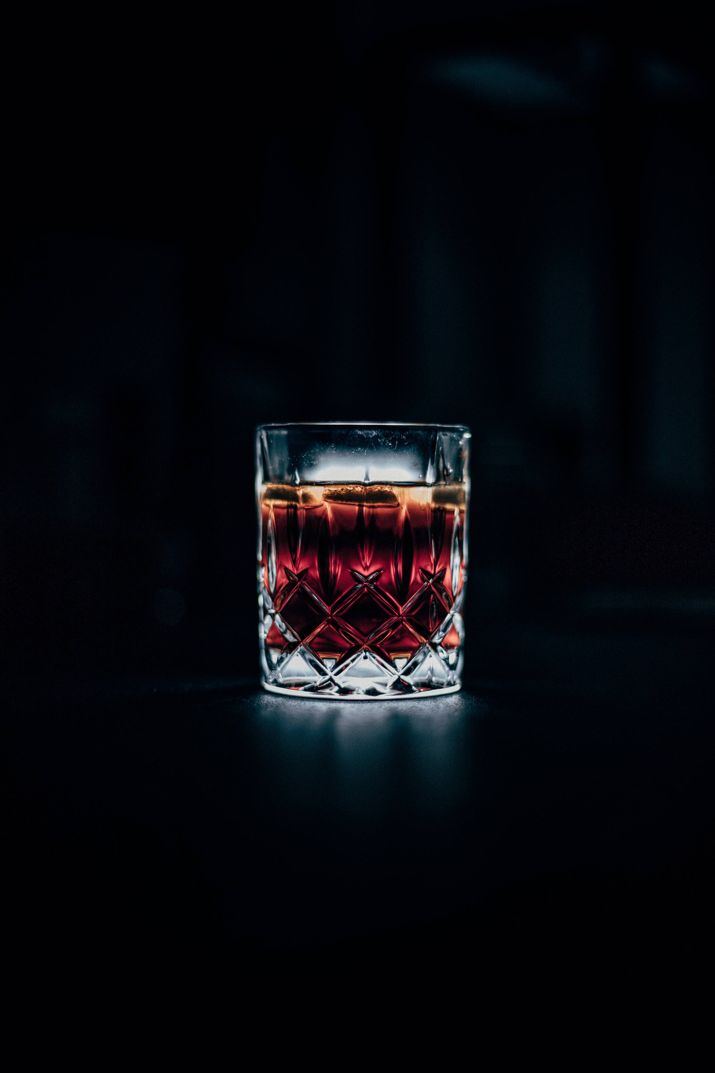 Minimalistisk glass whisky Bakgrunner