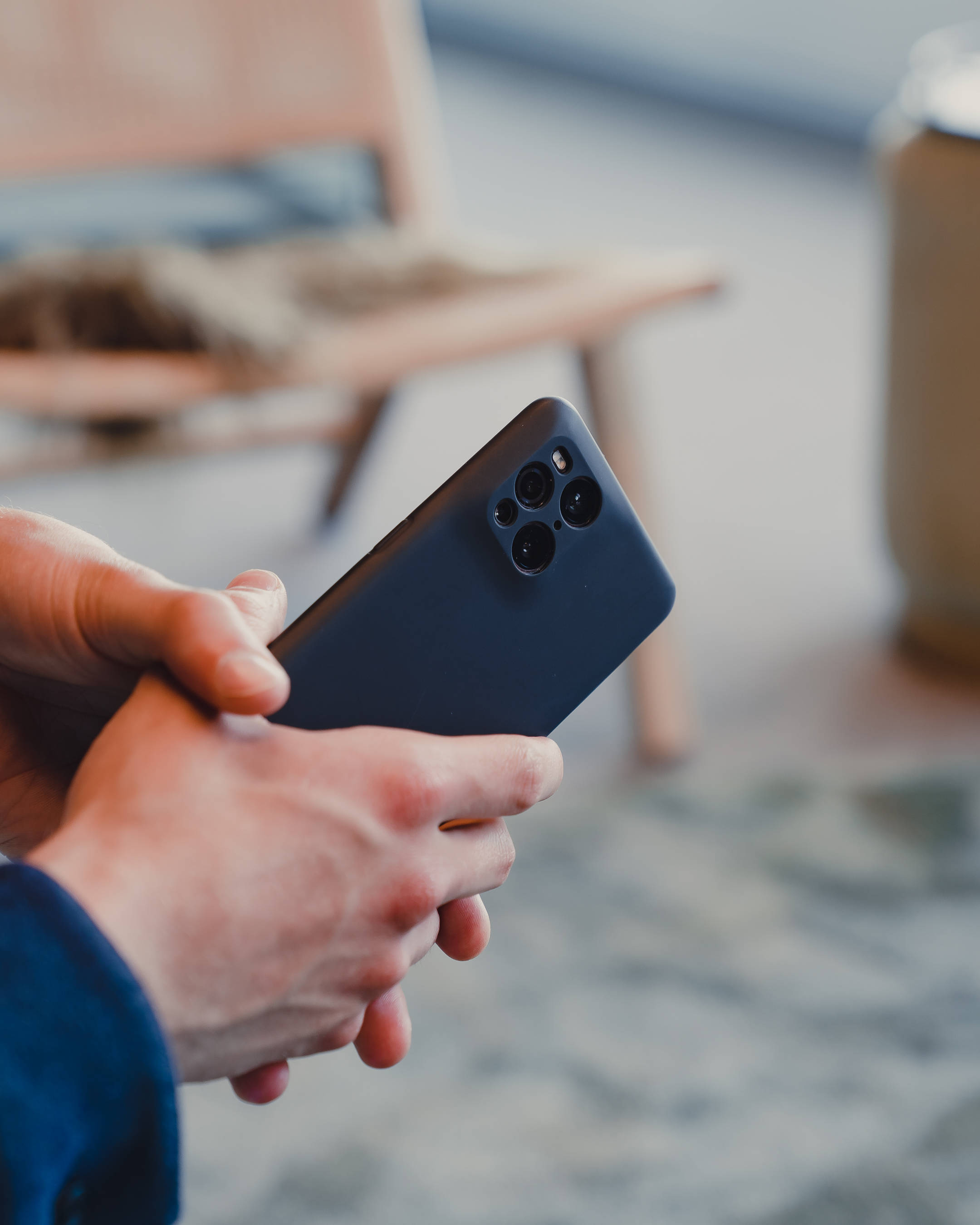 Mørkeblå Oppo-smarttelefon Bakgrunner
