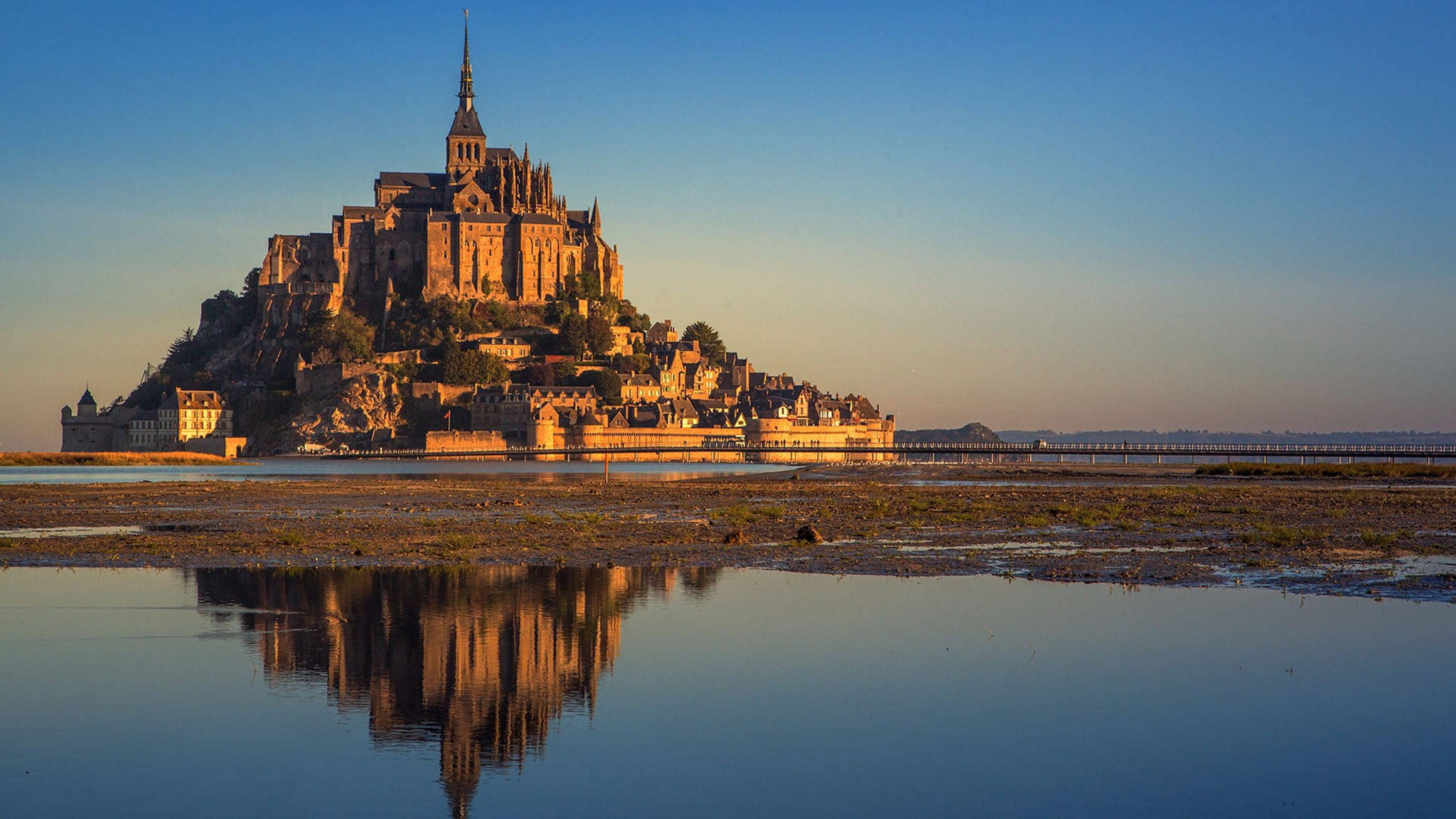 Mont Saint Michel klar himmel Bakgrunner