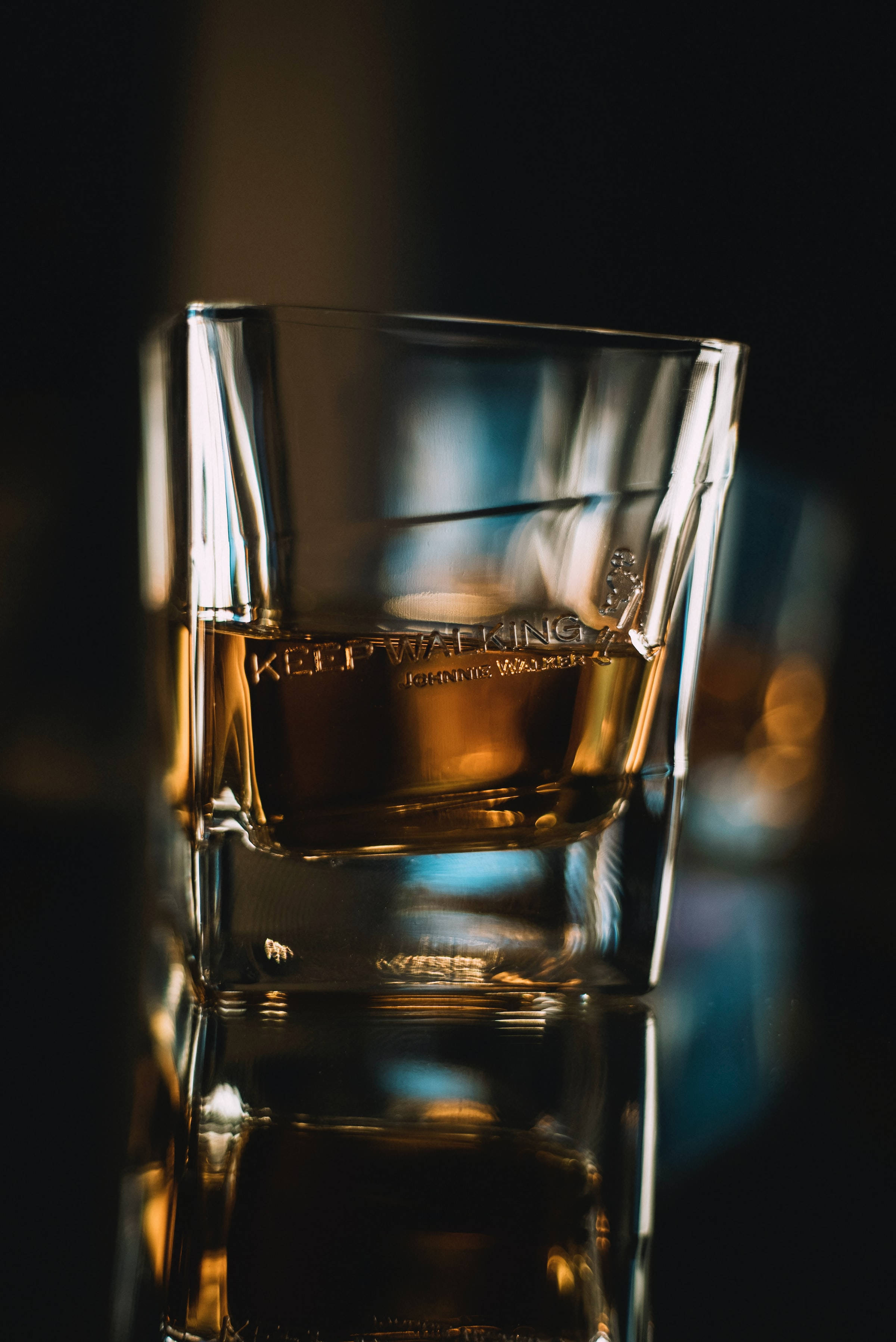 Nærbilde av whisky i shotglass Bakgrunner