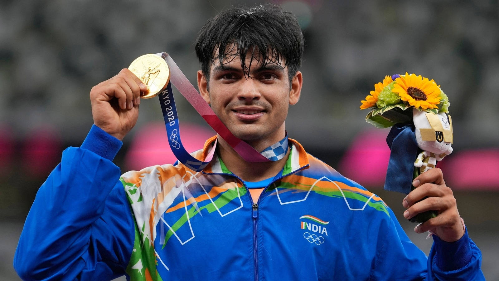 Neeraj Chopra med en medalje Bakgrunner