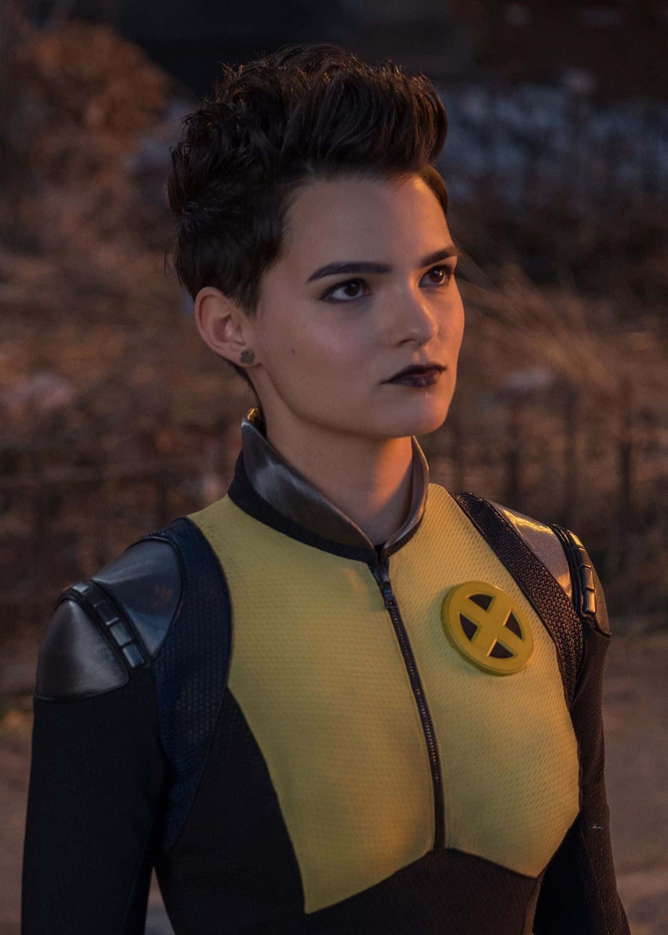 Negasonic Teenage Warhead i Action Bakgrunner