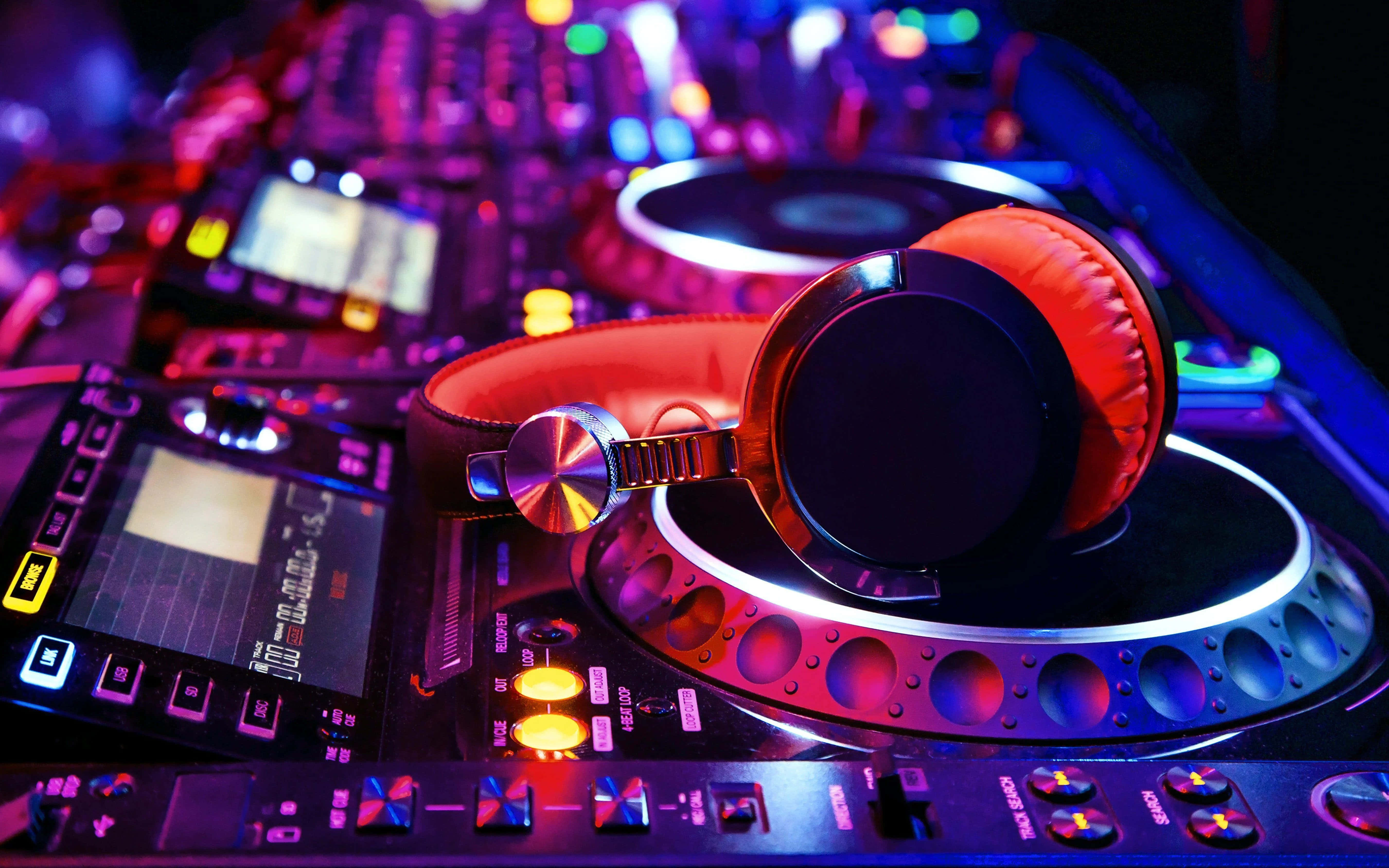 Neonestetisk DJ-bilde Bakgrunner