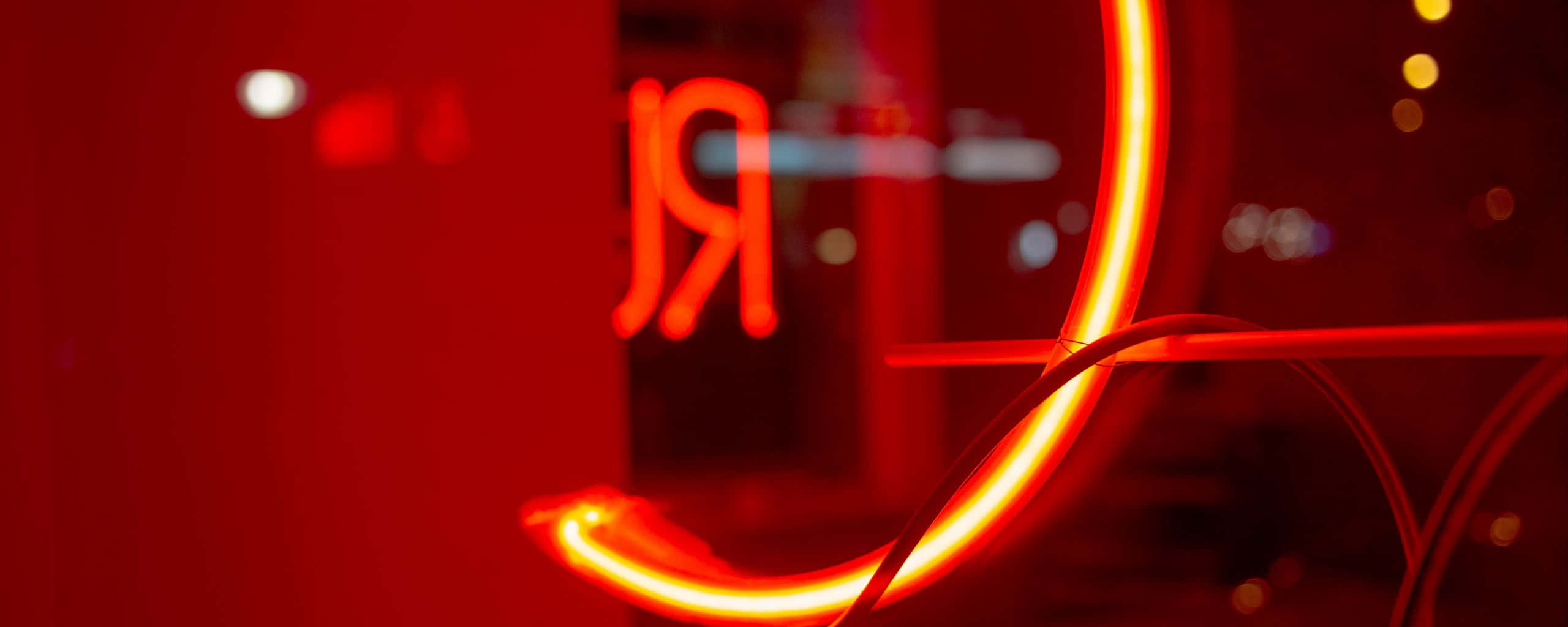 Neonlys på glassvegg rød Ultra Wide HD Bakgrunner