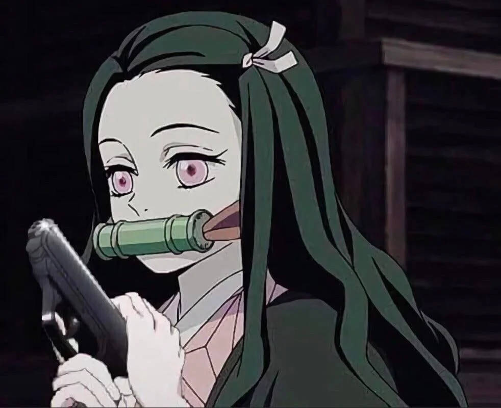 Nezuko med pistol Bakgrunner