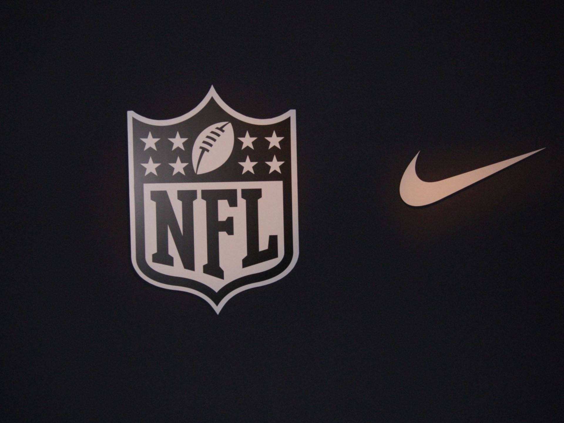 NFL-fotball og Nike-logos Bakgrunner