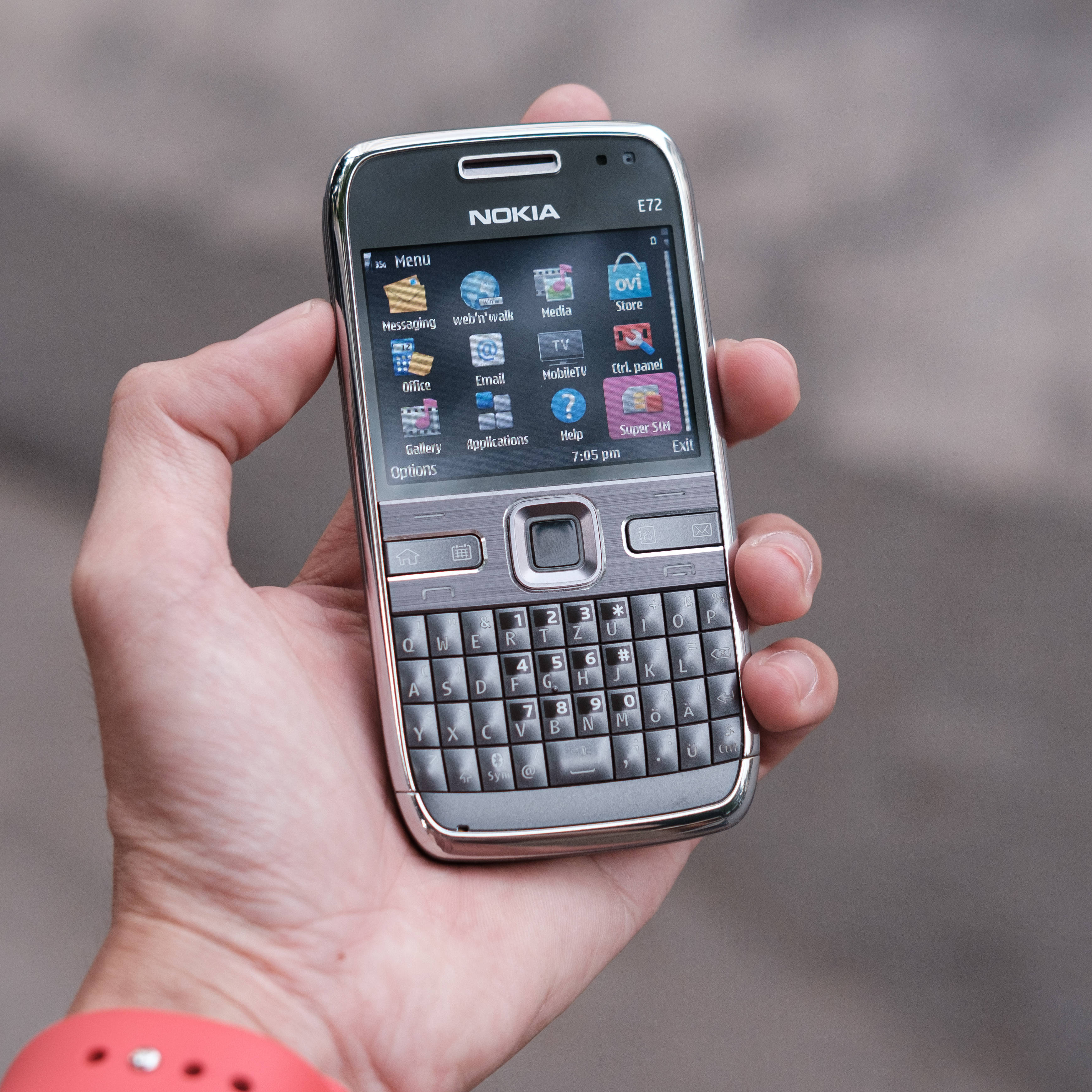 Nokia E72 Qwerty-tastaturtelefon Bakgrunner