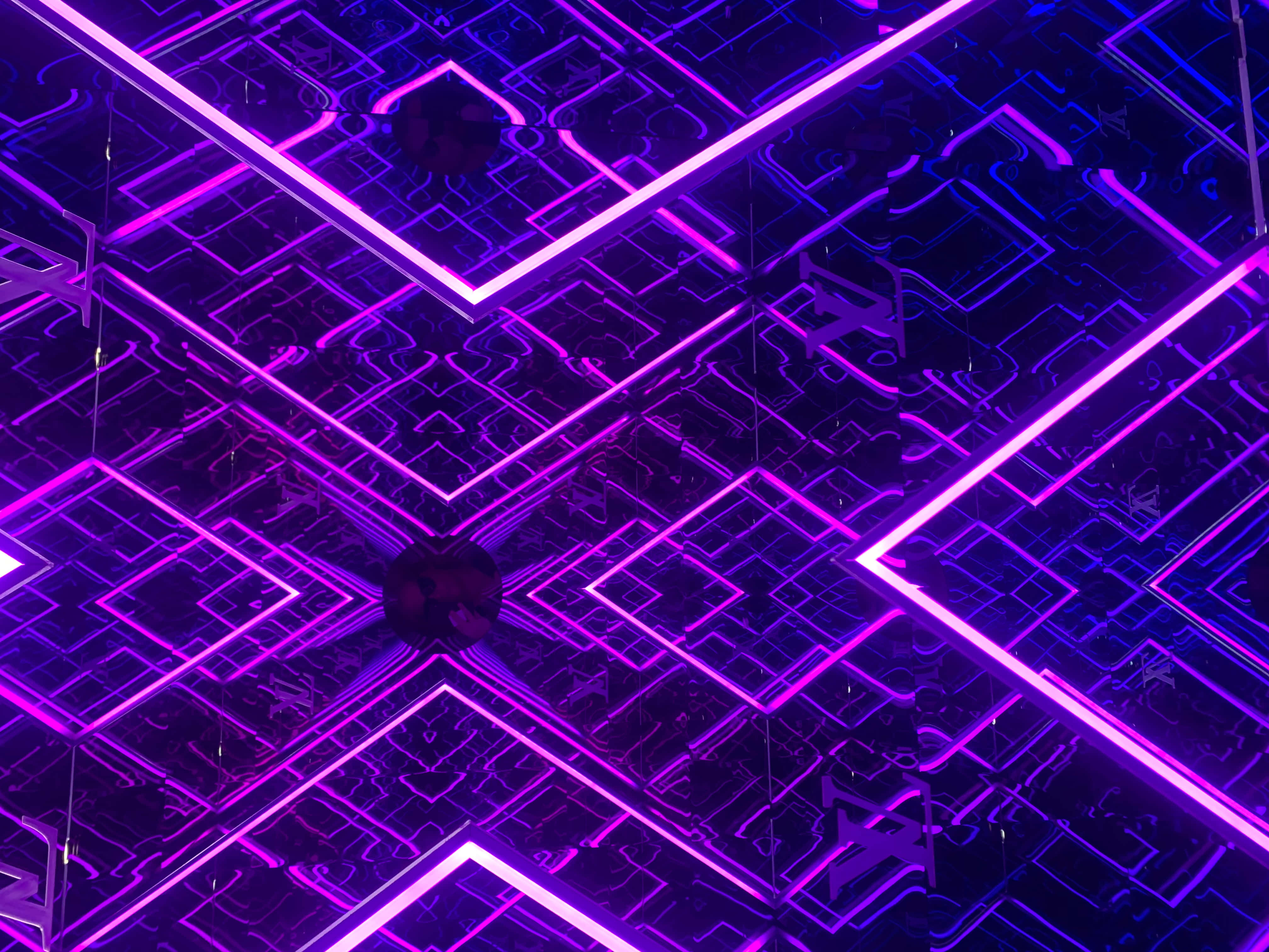 Nydelige lilla neonlys Bakgrunner