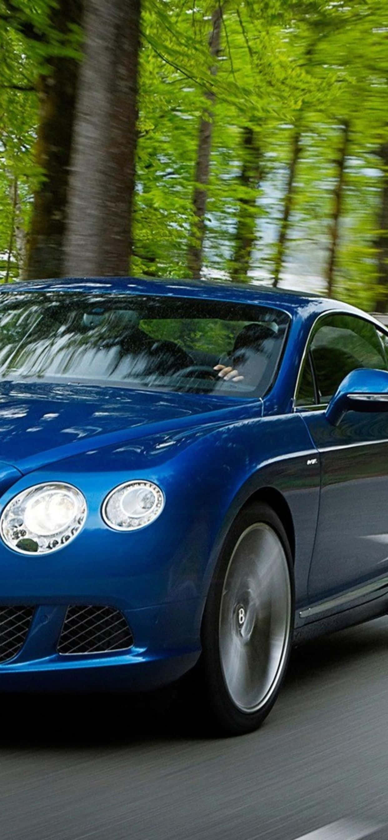 Nyt livet til det maksimale i stil – iPhone Xs Max og en Bentley Bakgrunner