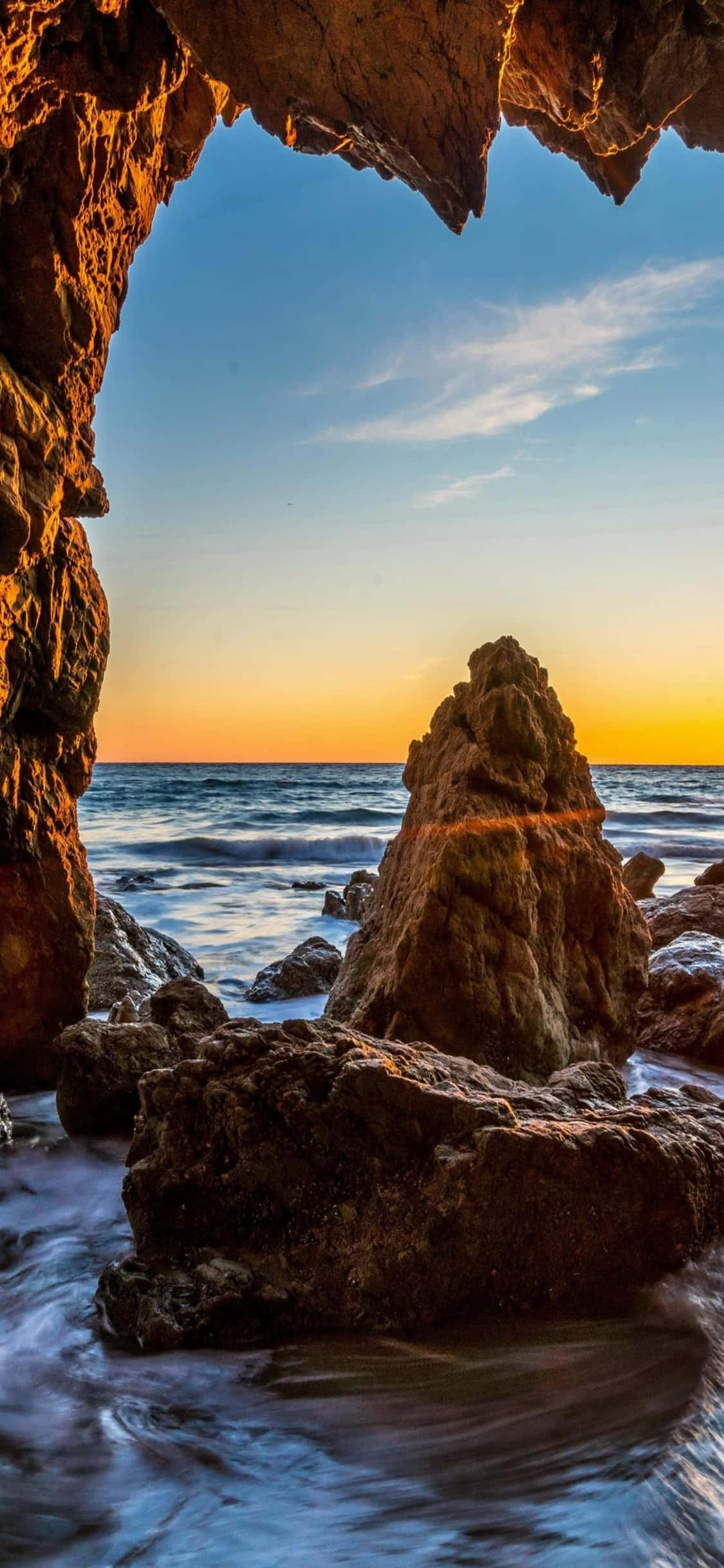 Nyt spektakulær utsikt over Malibu med iPhone Xs Bakgrunner