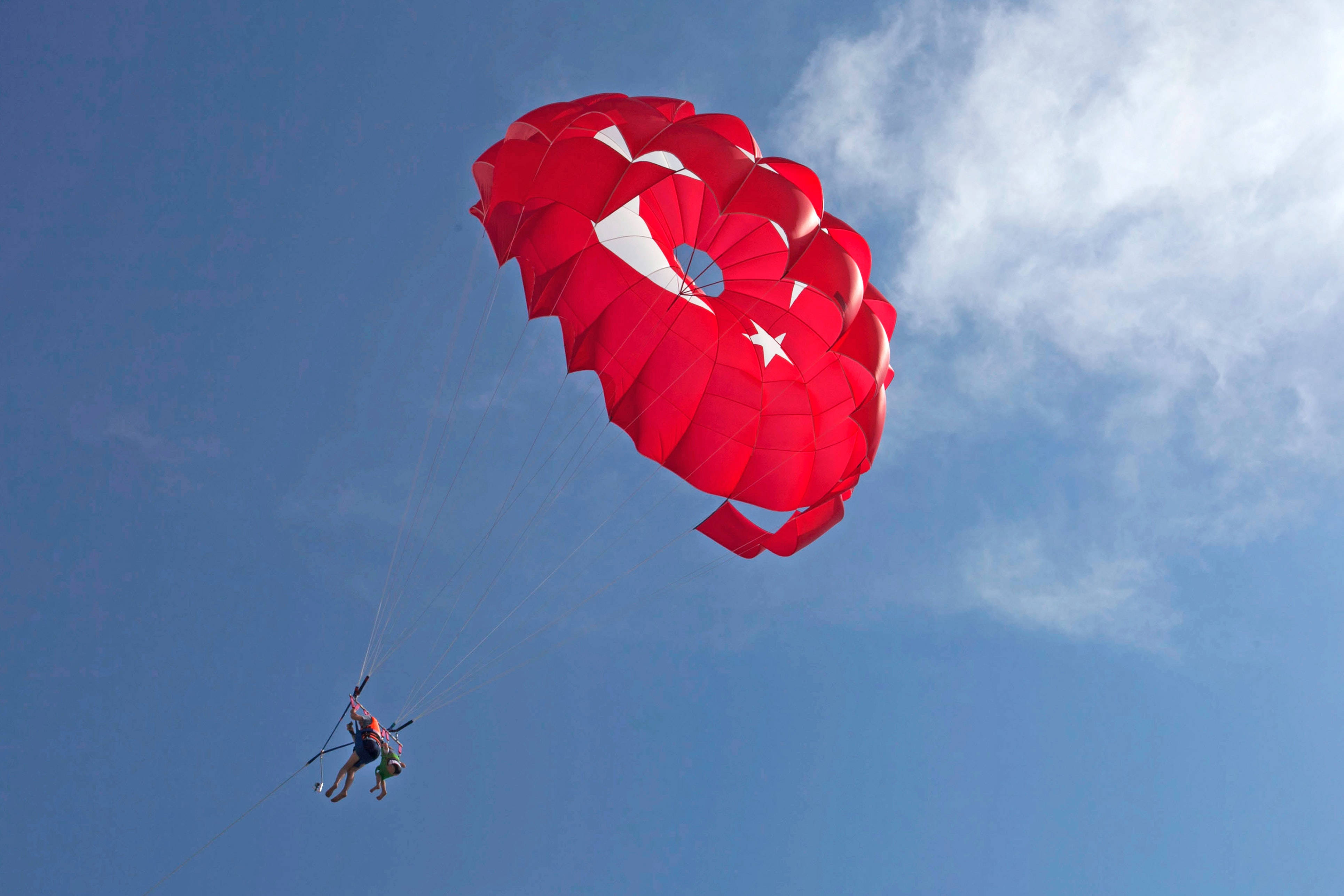 Omfavn eventyr med paragliding Bakgrunner