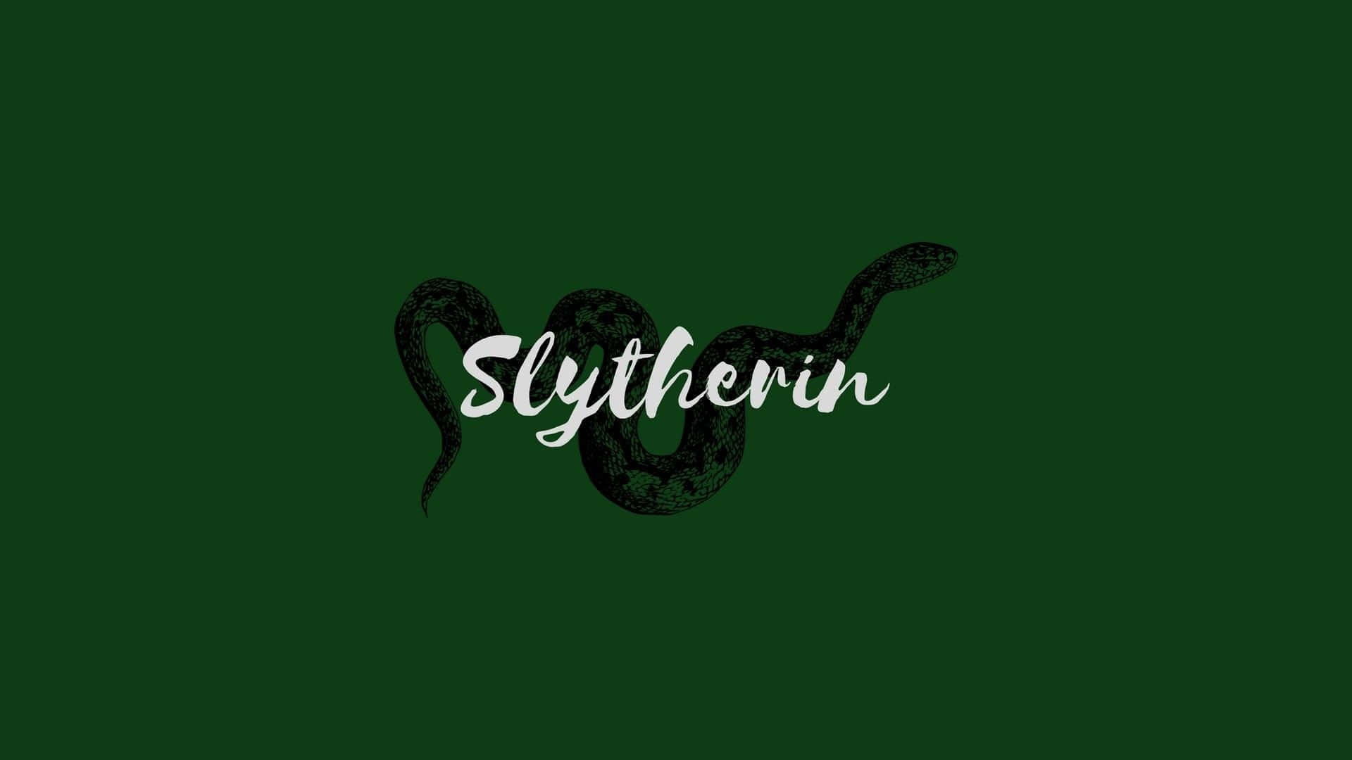 Opplev den ikoniske Slytherin-husestetikken med denne luksuriøst detaljerte temabakgrunnen. Bakgrunner