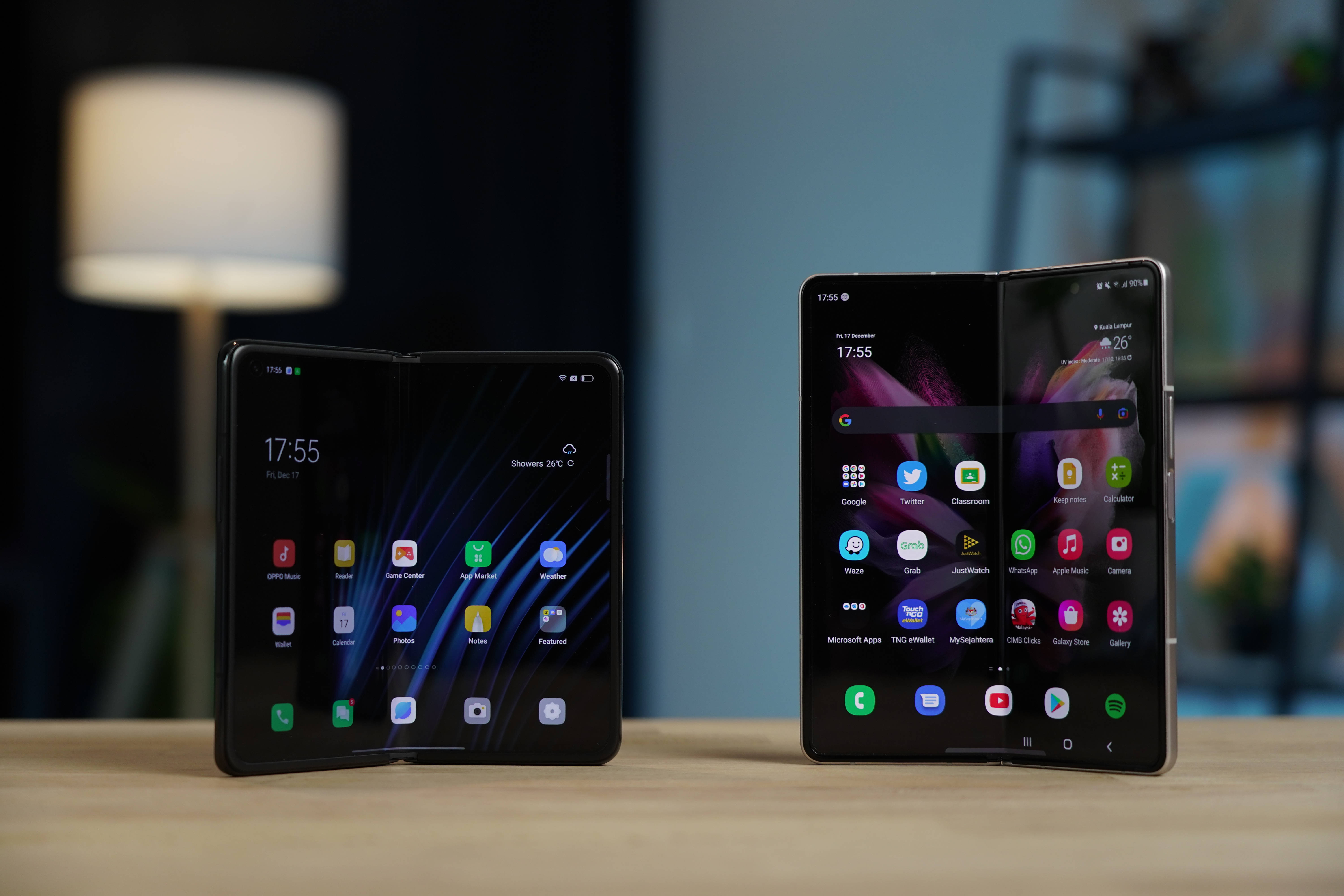 Oppo og Samsung sammenleggbare telefoner Bakgrunner