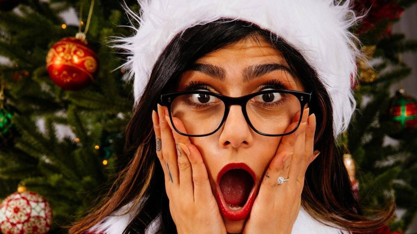 Overrasket Mia Khalifa-bilde Bakgrunner