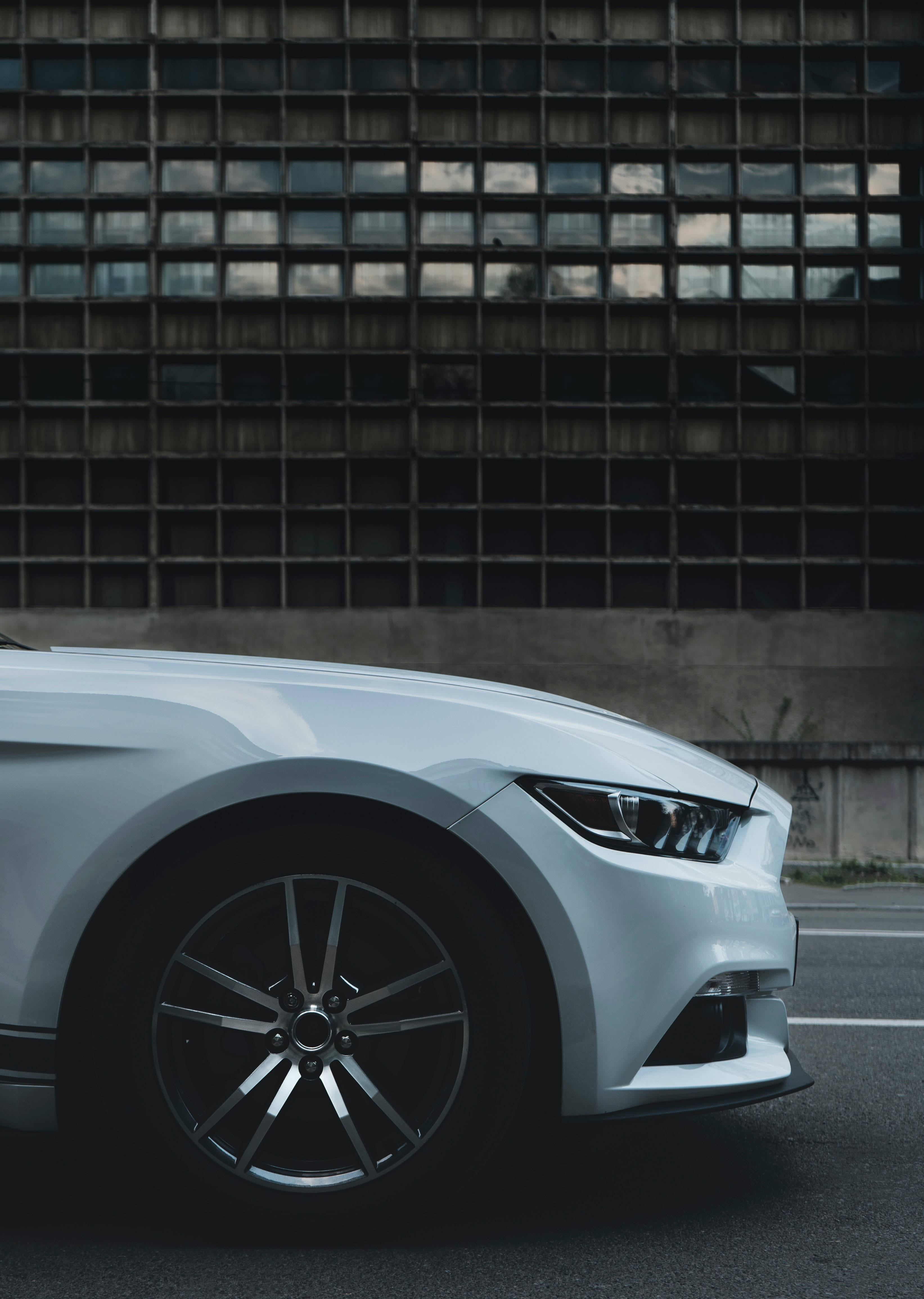 Perlehvit Ford Mustang Bakgrunner