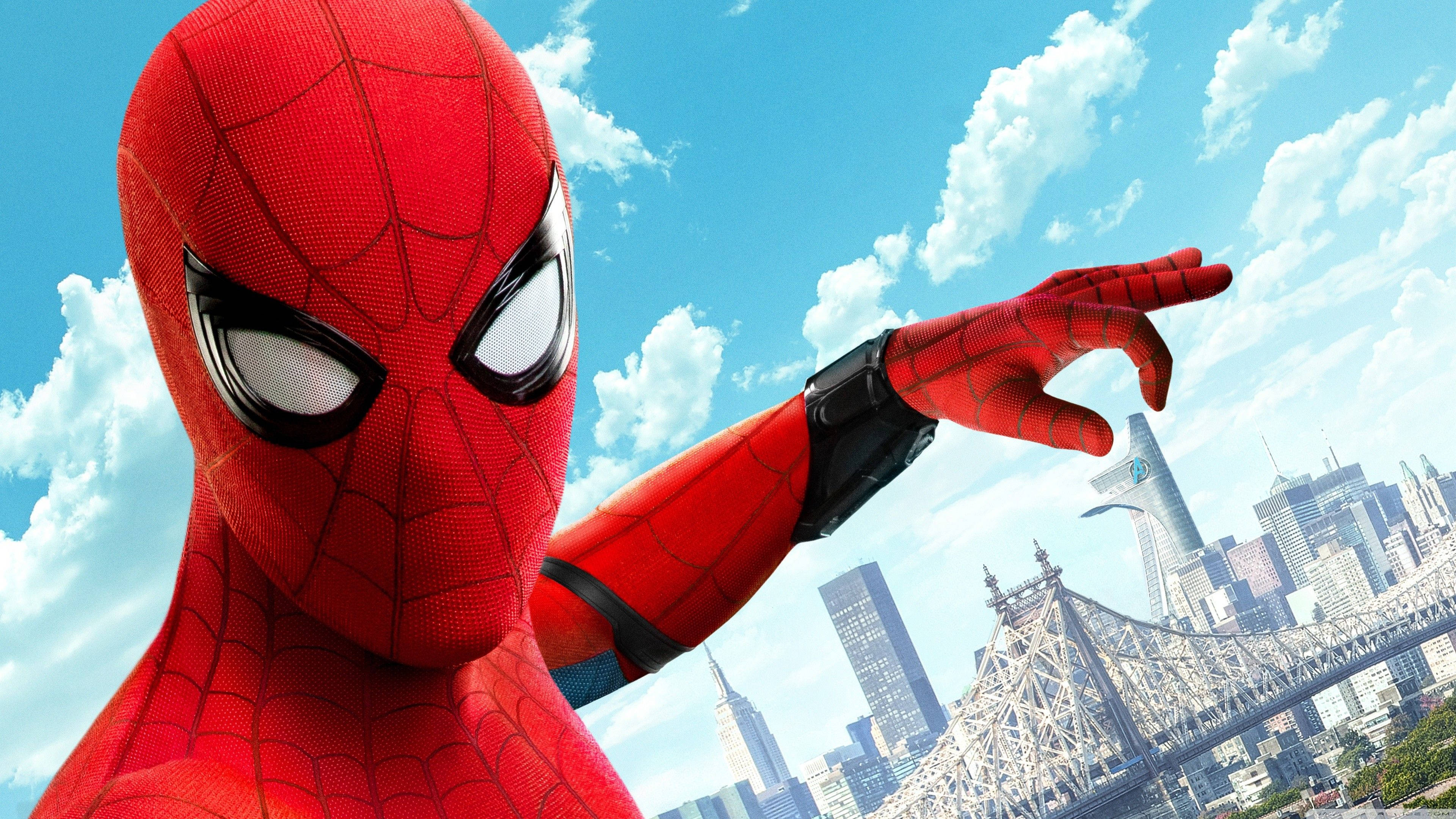 Peter Parker og The Avengers tar verden fra toppen av tårnet sitt Bakgrunner