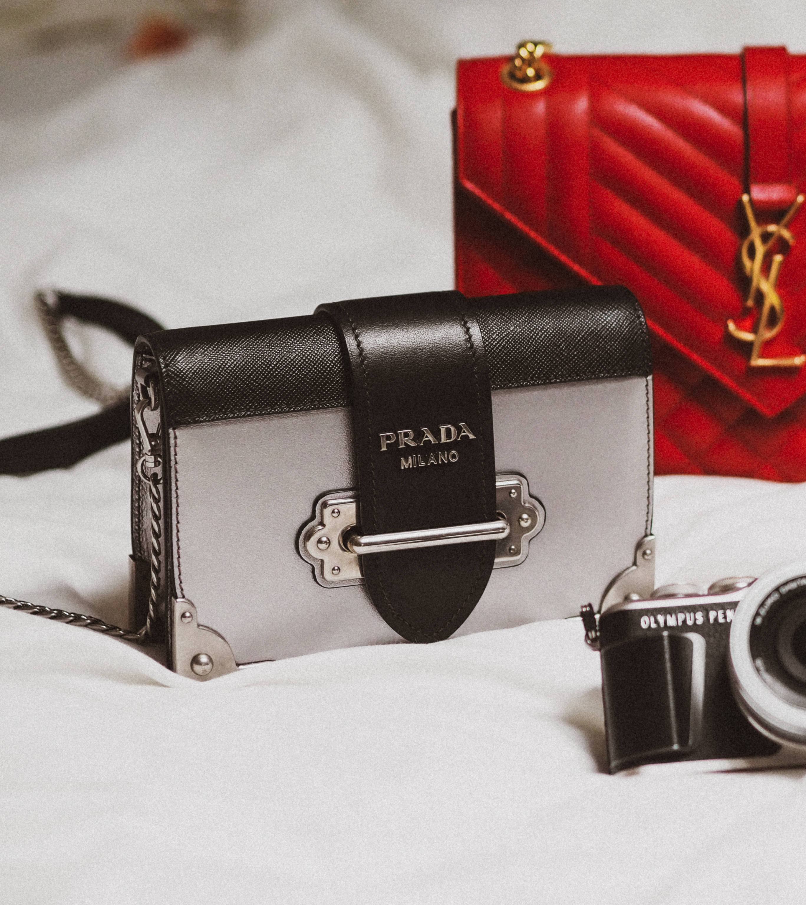 Prada Og YSL Vesker Bakgrunner