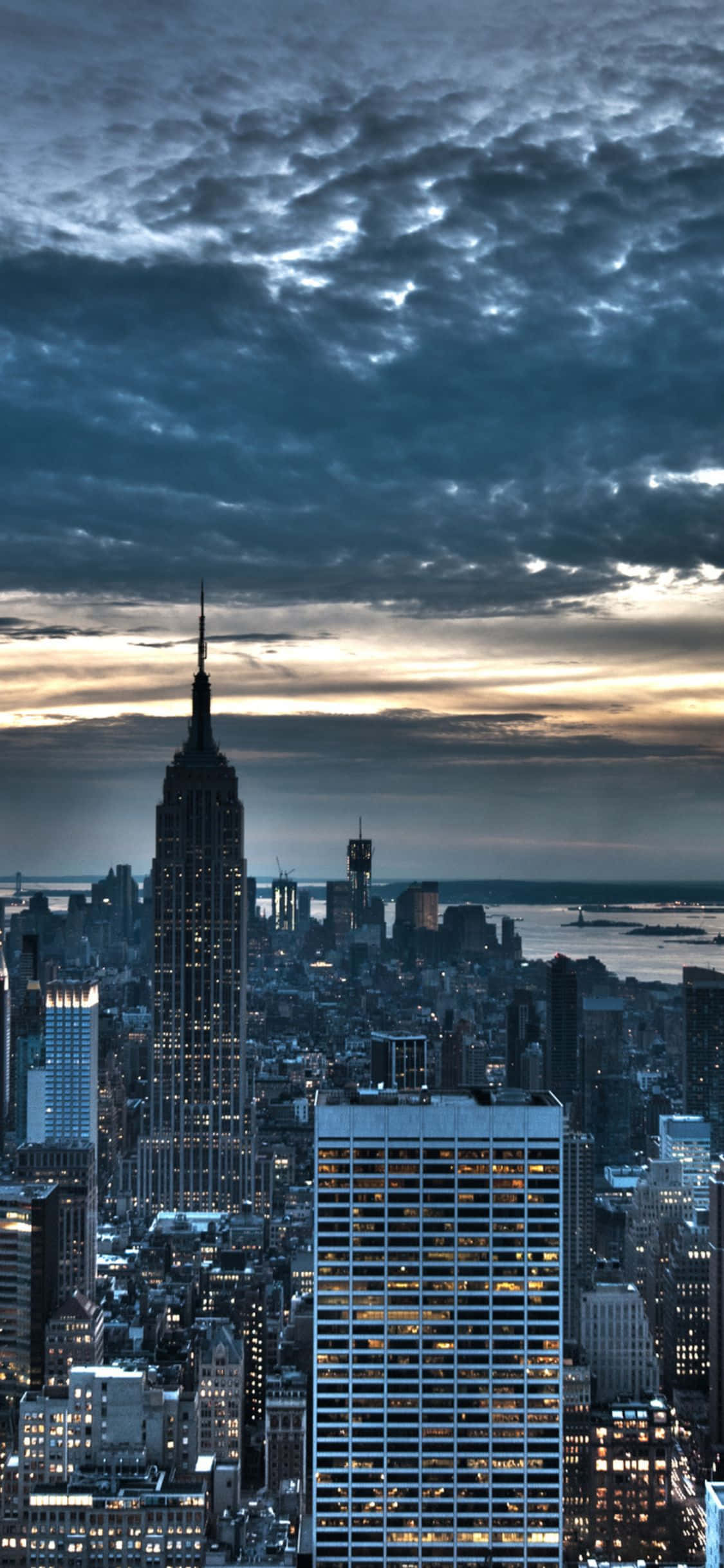 Praktfull og majestetisk natthimmel over New York City på en iPhone XS. Bakgrunner