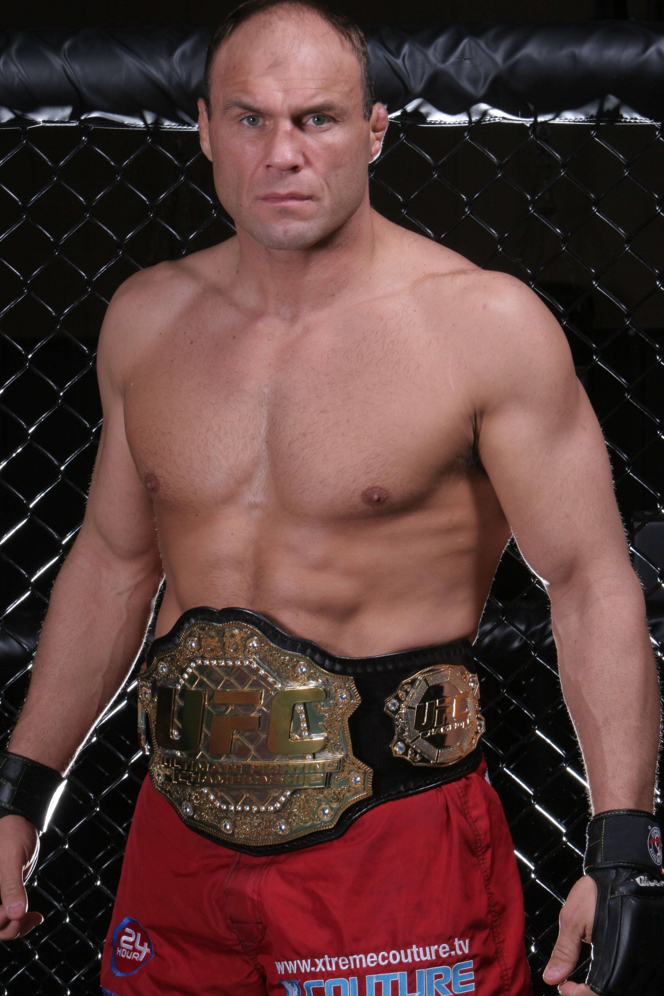 Randy Couture med belte Bakgrunner