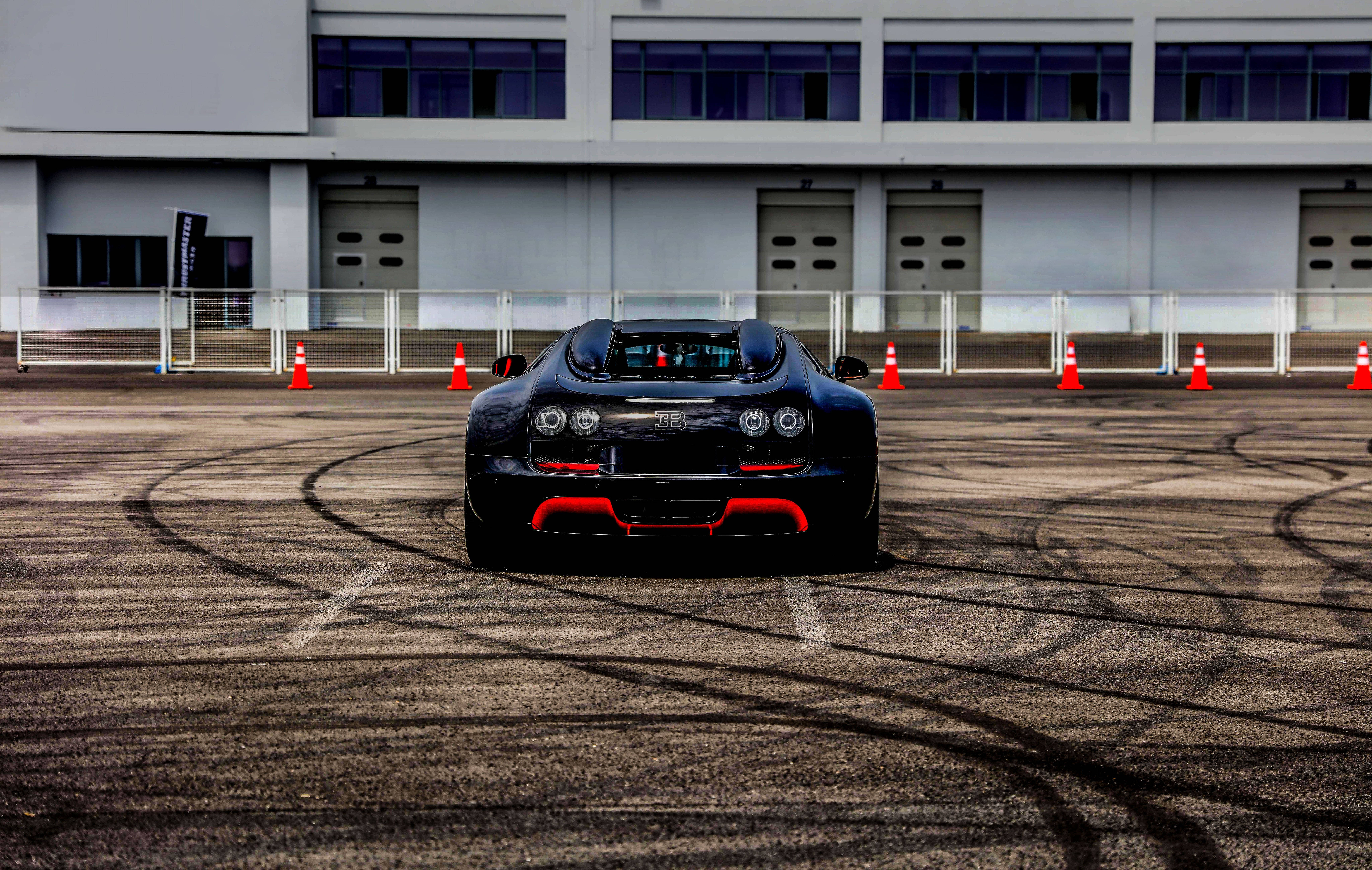 Rød-svart Bugatti Veyron Bakgrunner