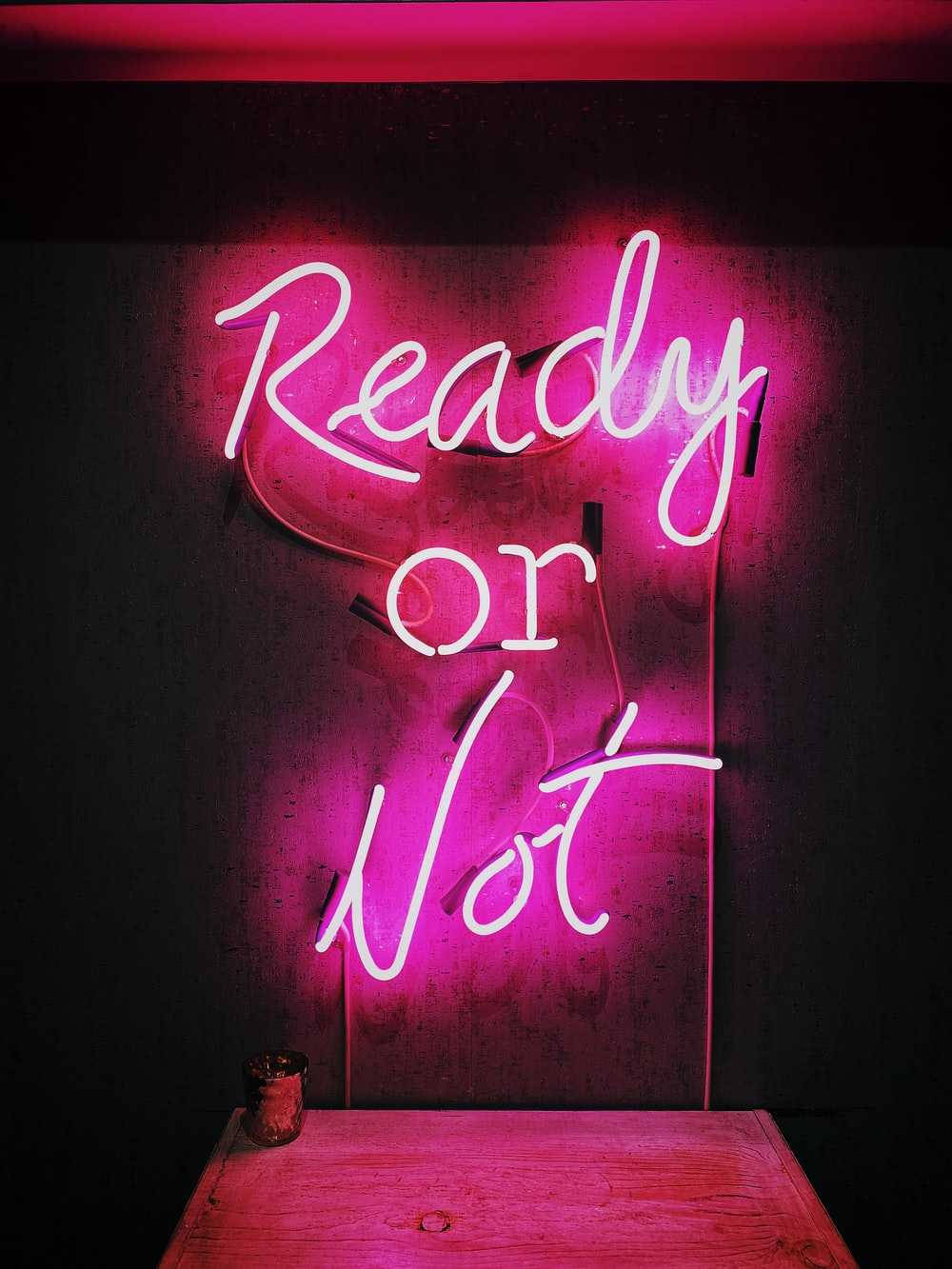 Ready Or Not Rosa Neonly estetikk Bakgrunner