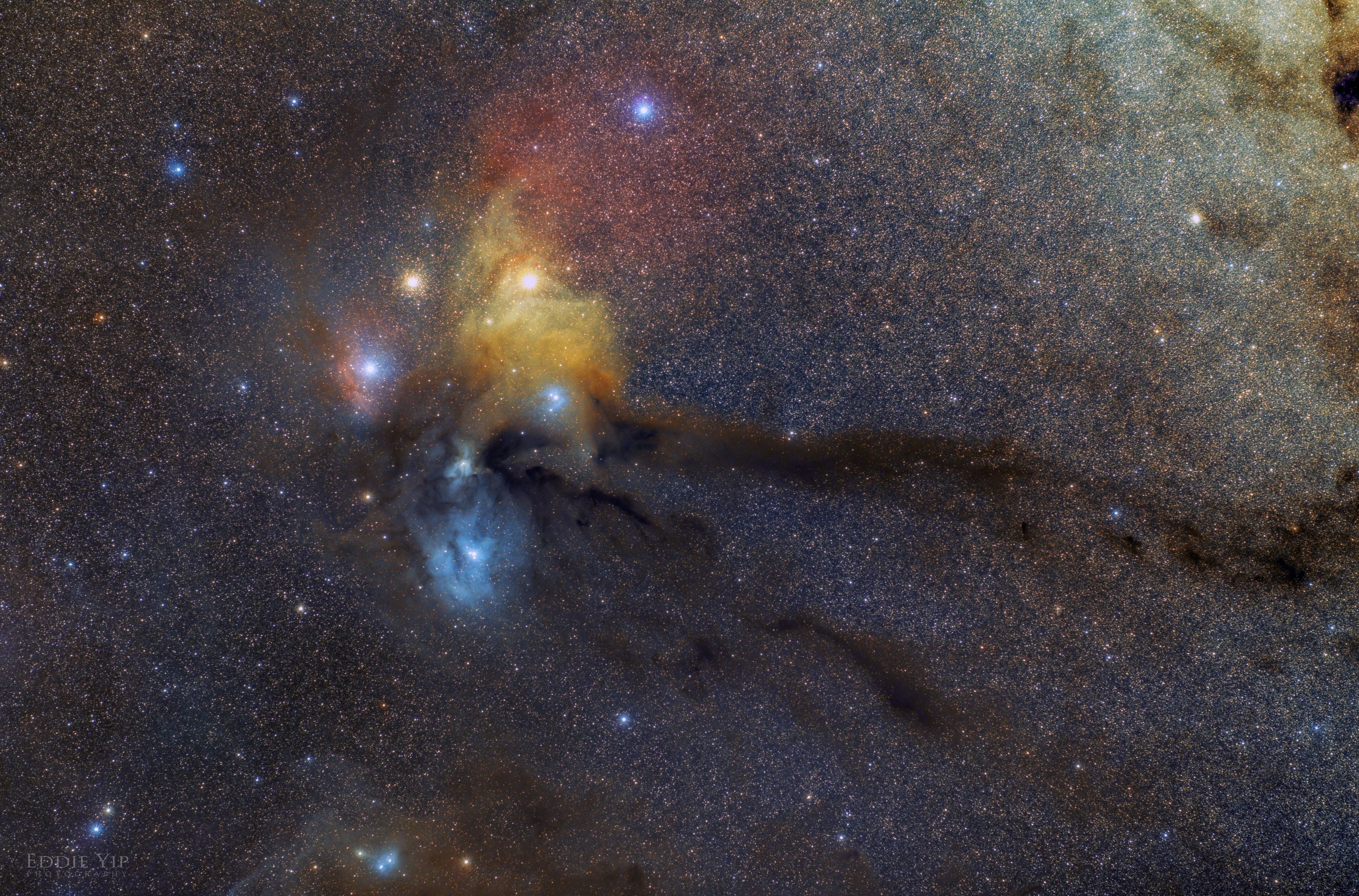 Reise gjennom en magisk galakse med livlige stjernehoper og fargerik interstellar aktivitet. Bakgrunner