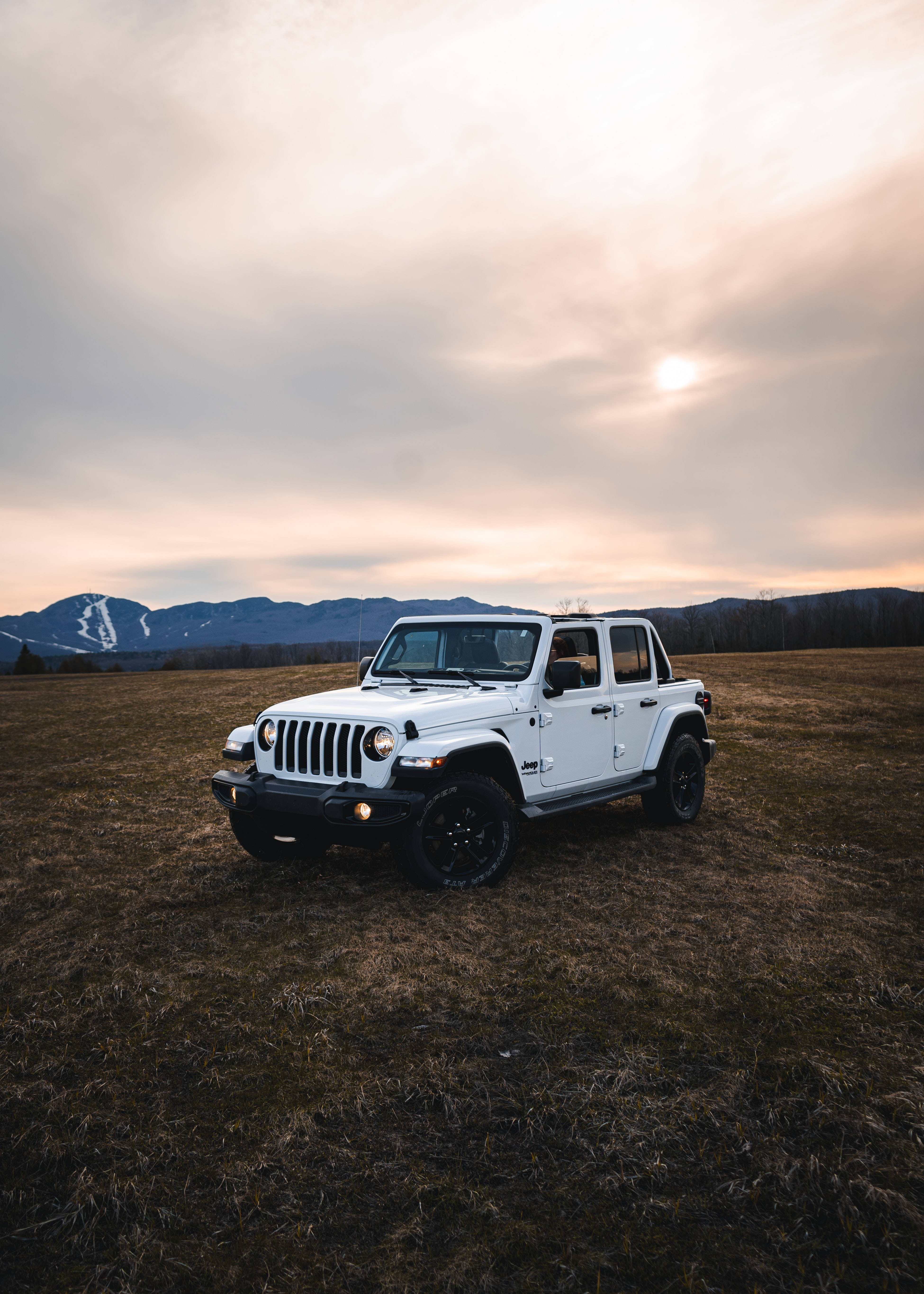 Ren hvit Wrangler Jeep Bakgrunner
