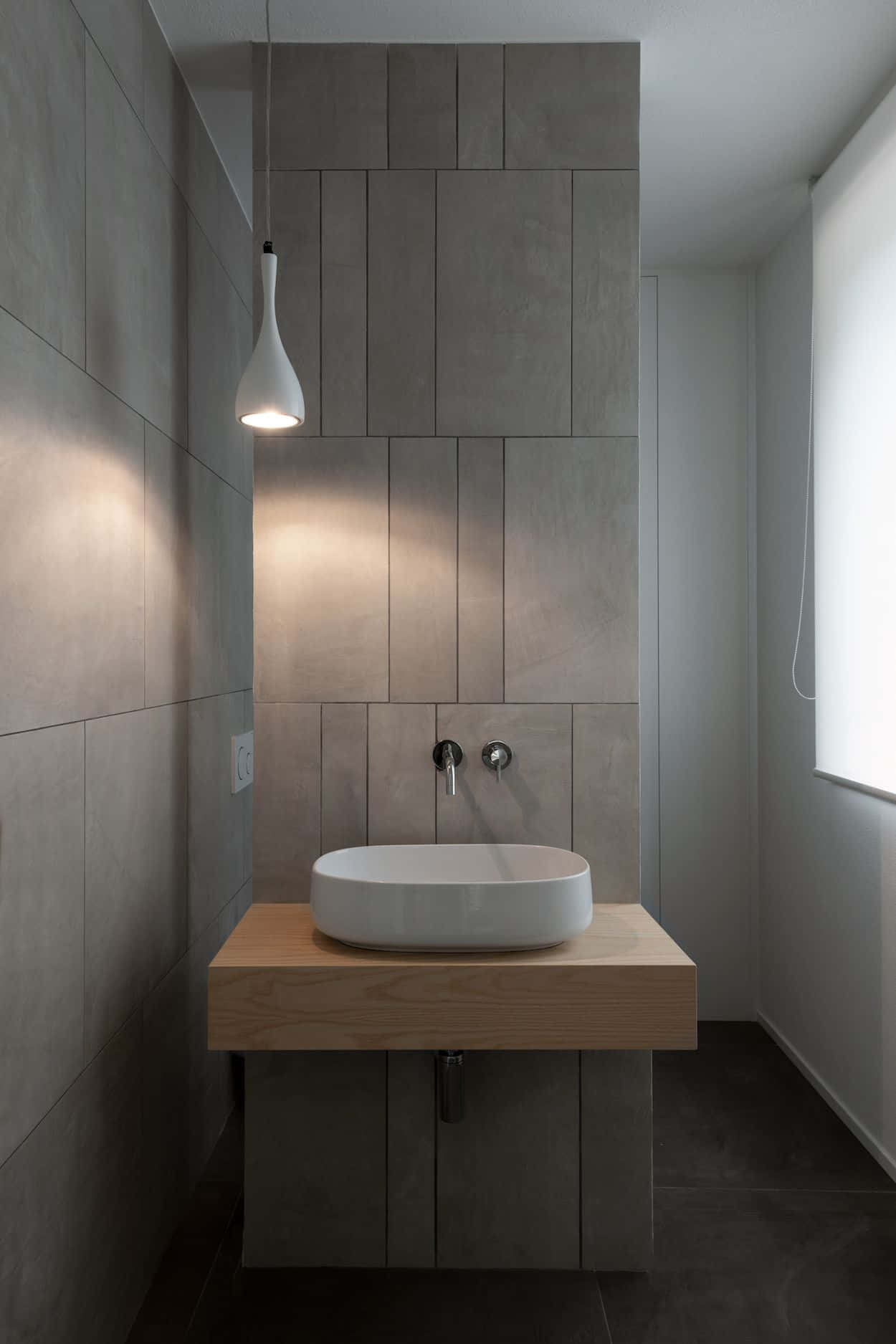 Rent og minimalistisk toalettdesign Bakgrunner
