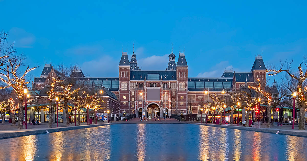 Rijksmuseum med julelys om natten Bakgrunner