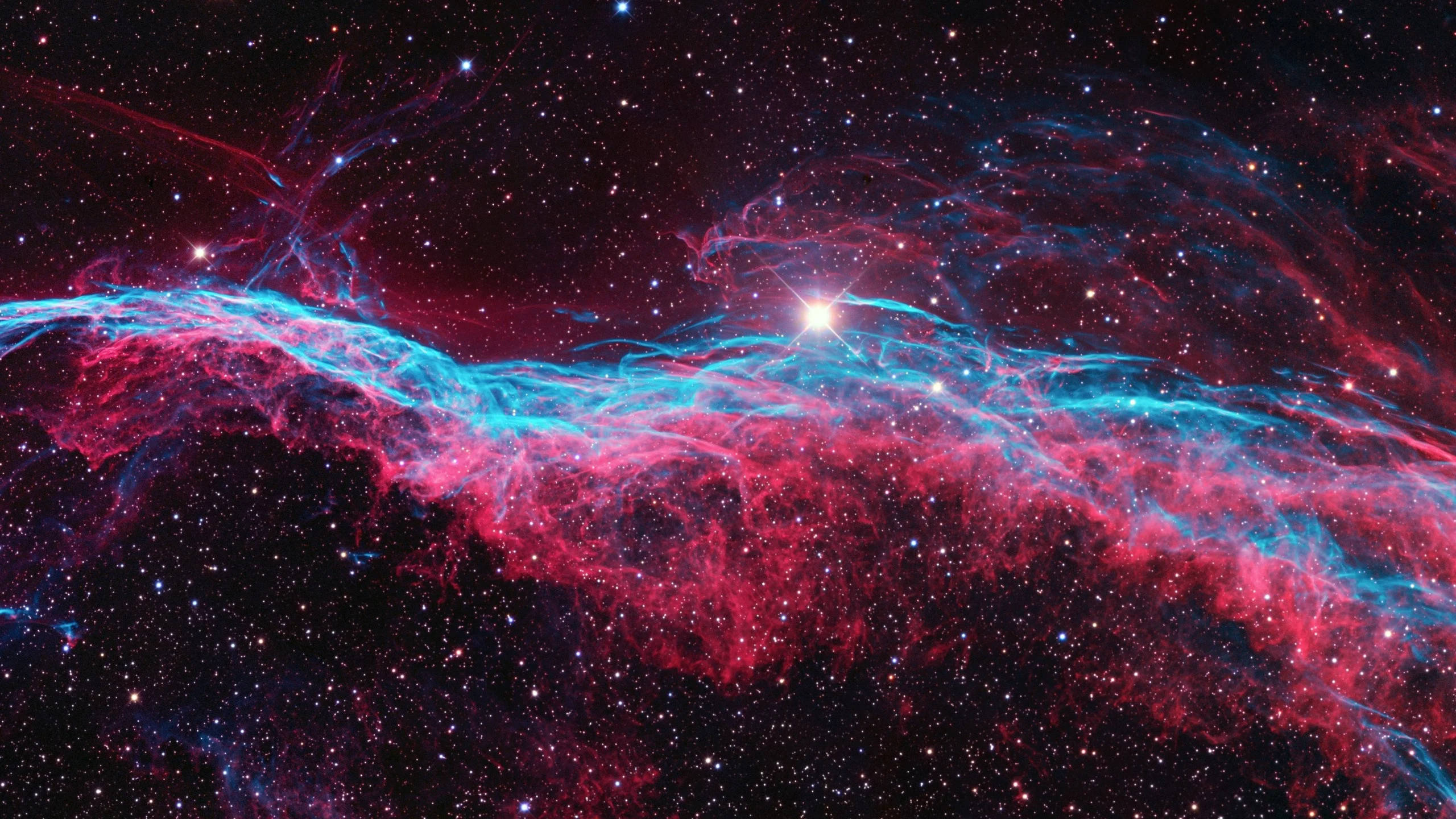 Rosa tåke i verdensrommet 2560x1440 Bakgrunner