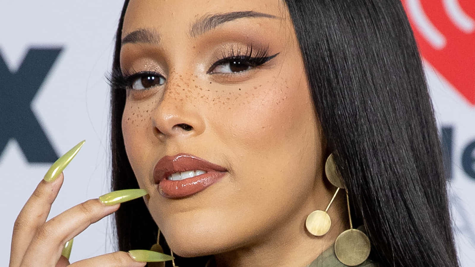 Sanger og låtskriver Doja Cat Bakgrunner