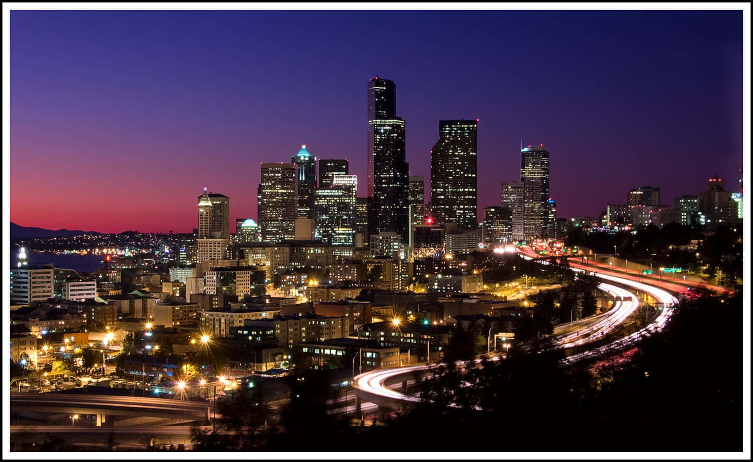 Seattle HD Mørk Lilla Bakgrunner