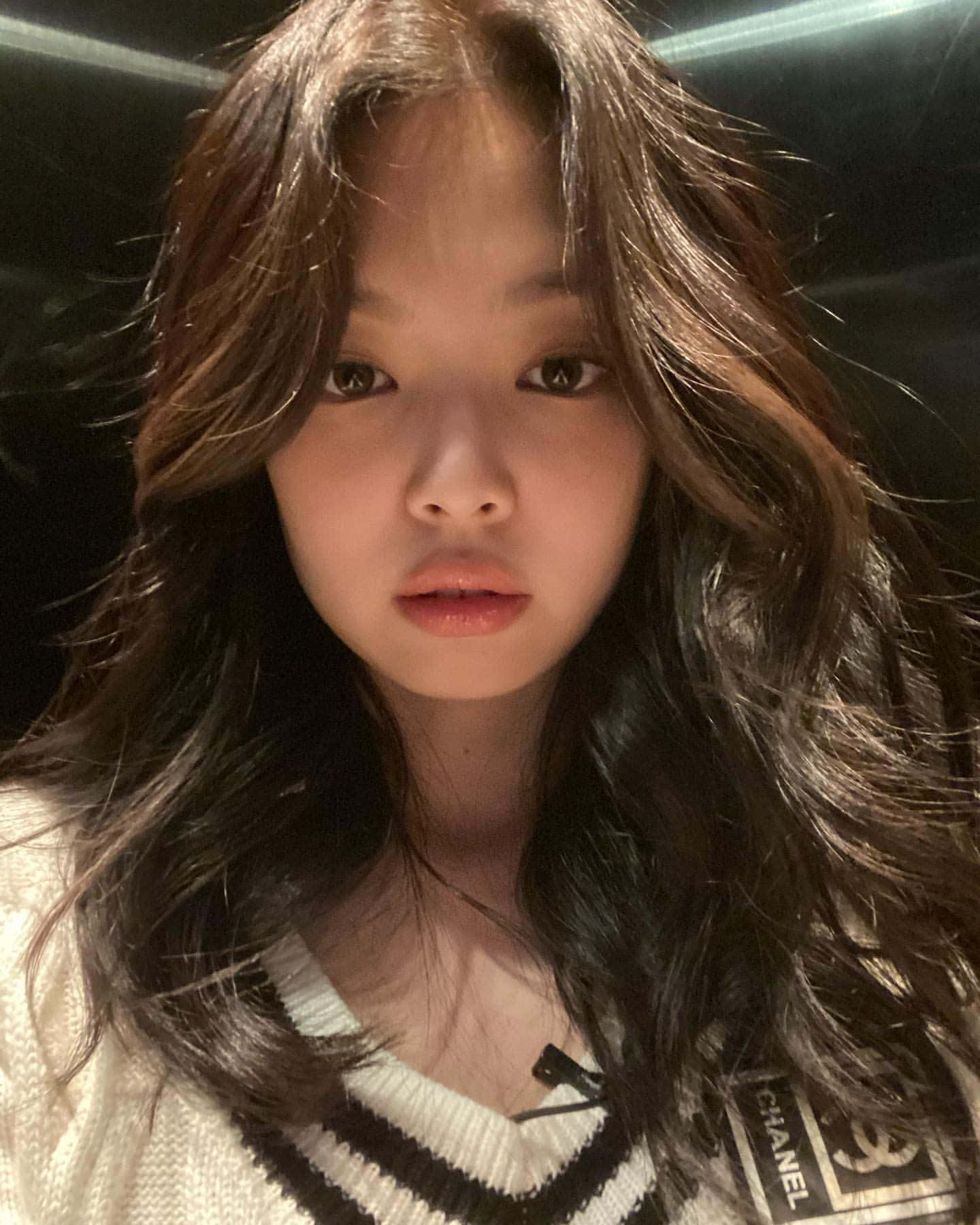 Selvportrett av Jennie fra Blackpink Bakgrunner