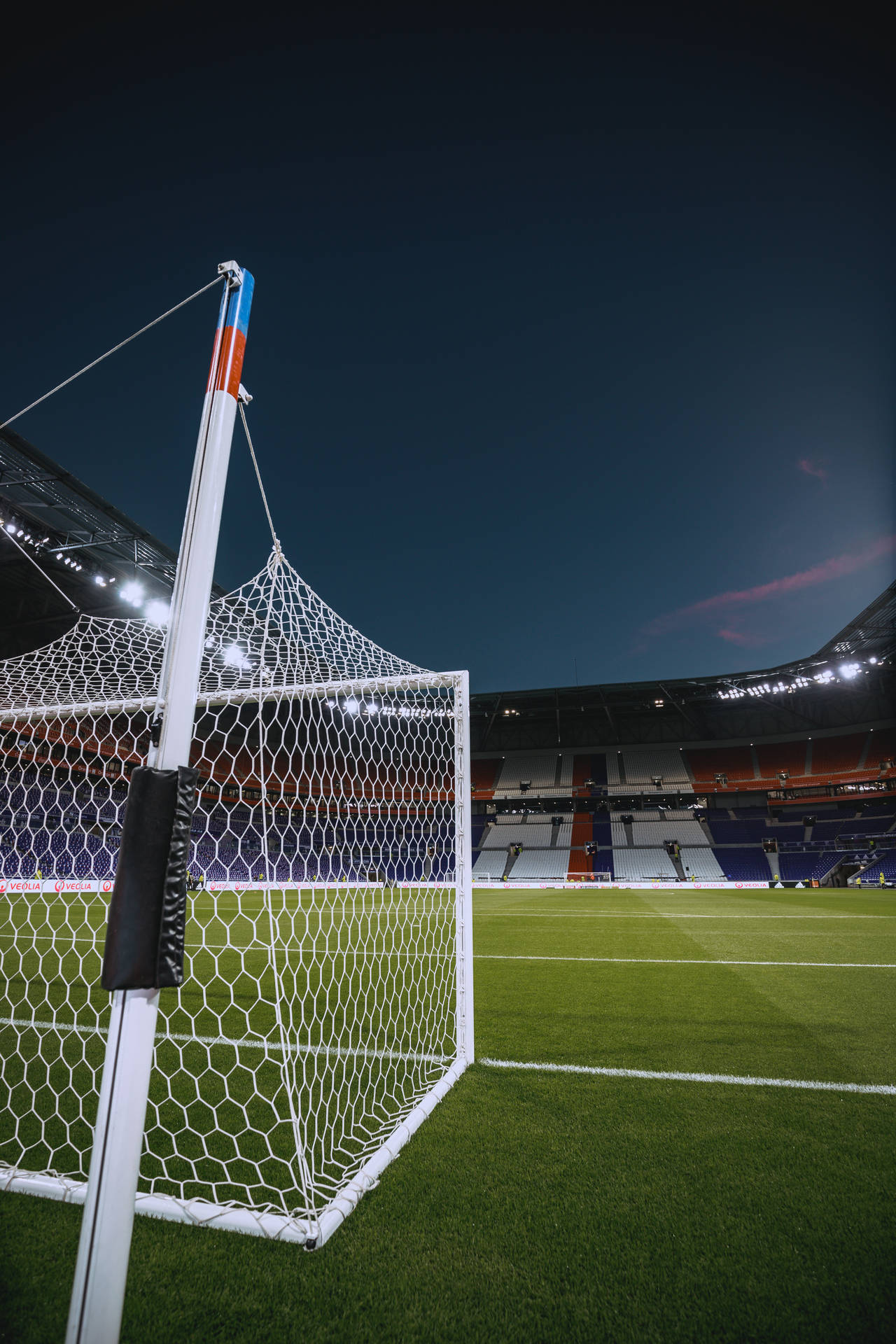 Fotballstadion målstolpe nattehimmel mobilbakgrunn.