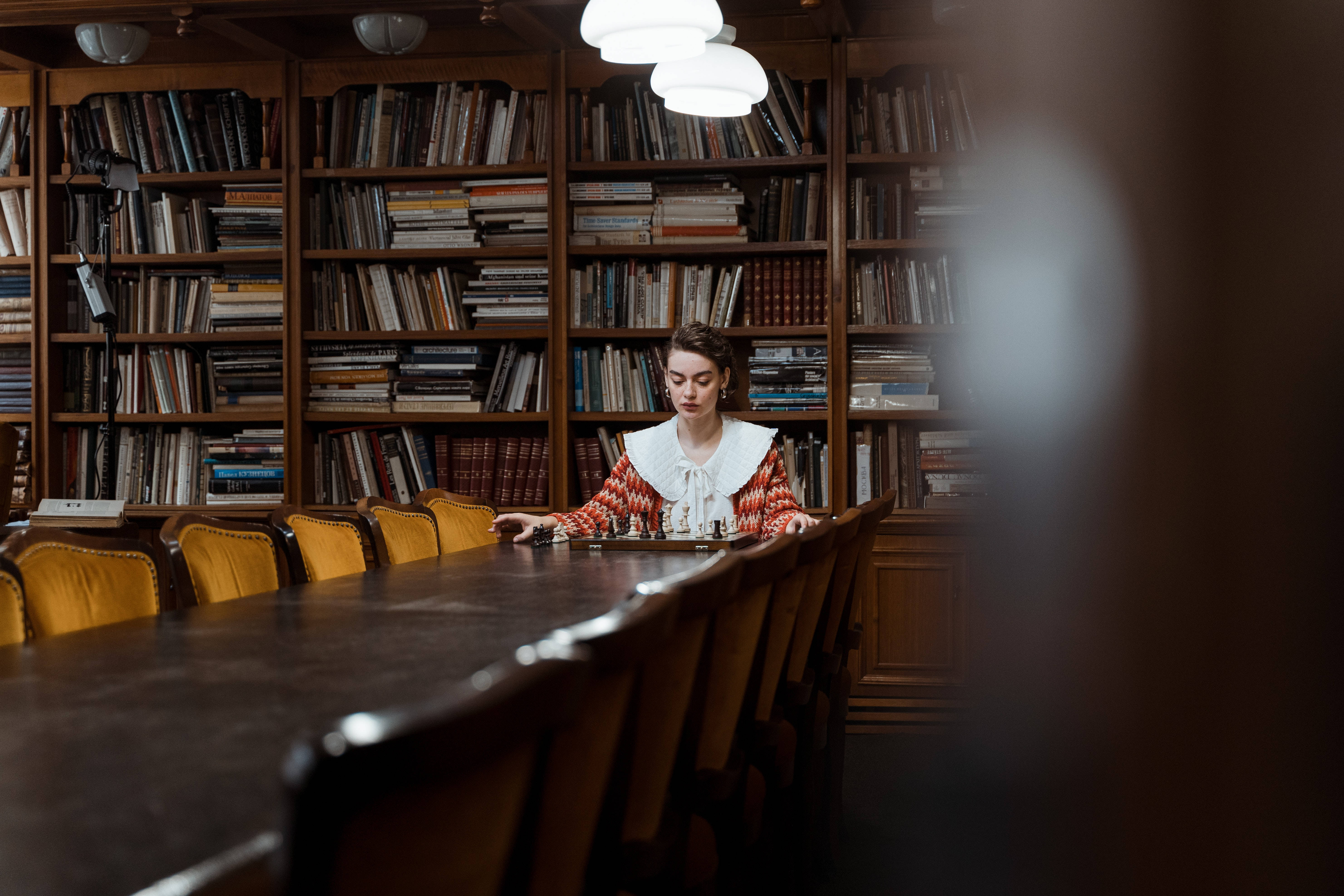 Sjakk i bibliotek Dark Academia skrivebord Bakgrunner