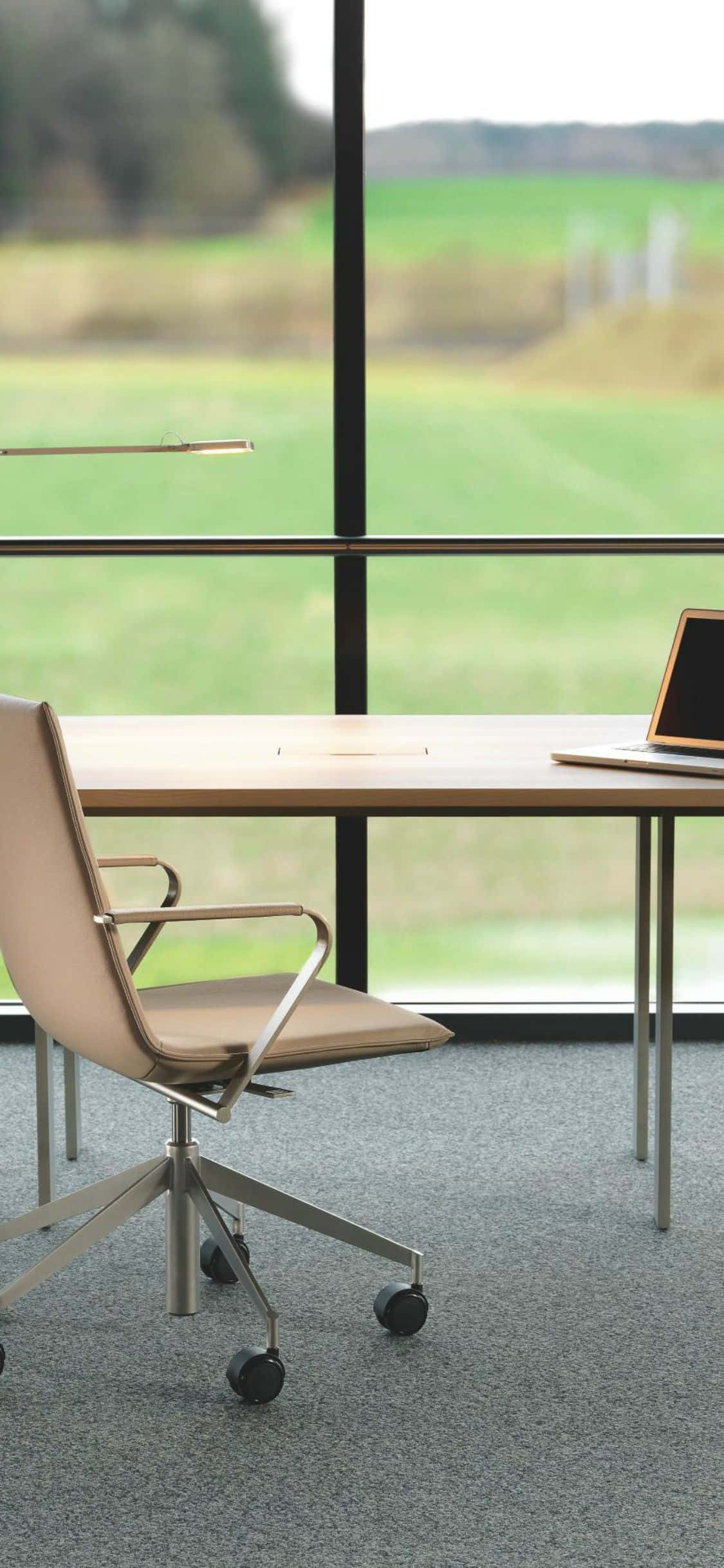 Skarp iPhone Xs passer perfekt på et profesjonelt skrivebord Bakgrunner